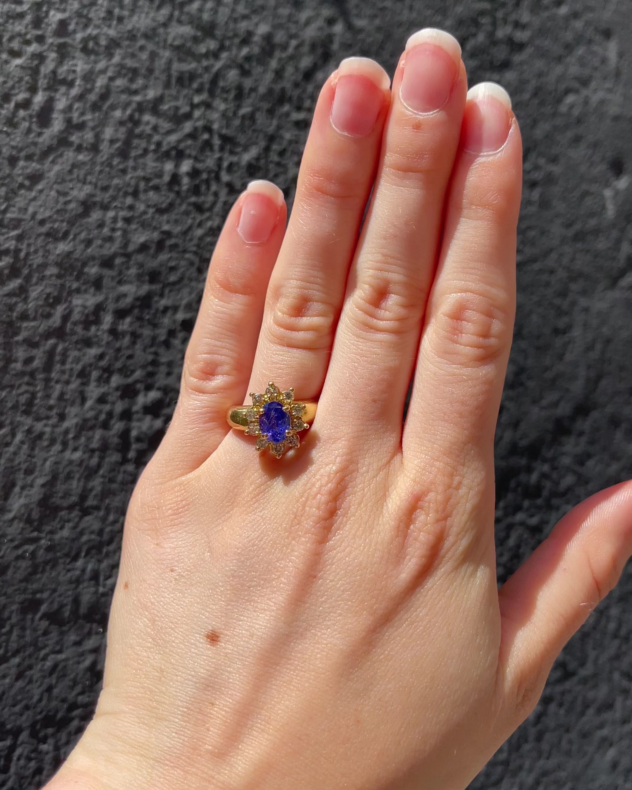 Anillo Marguerite Jonc Tanzanita 1.55 quilates y Diamantes “Garance”