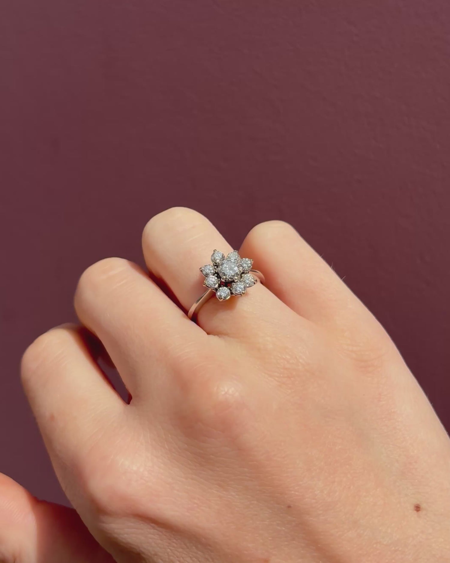 Bague Marguerite 9 Diamants 1.06 carat &quot;Chanya&quot;