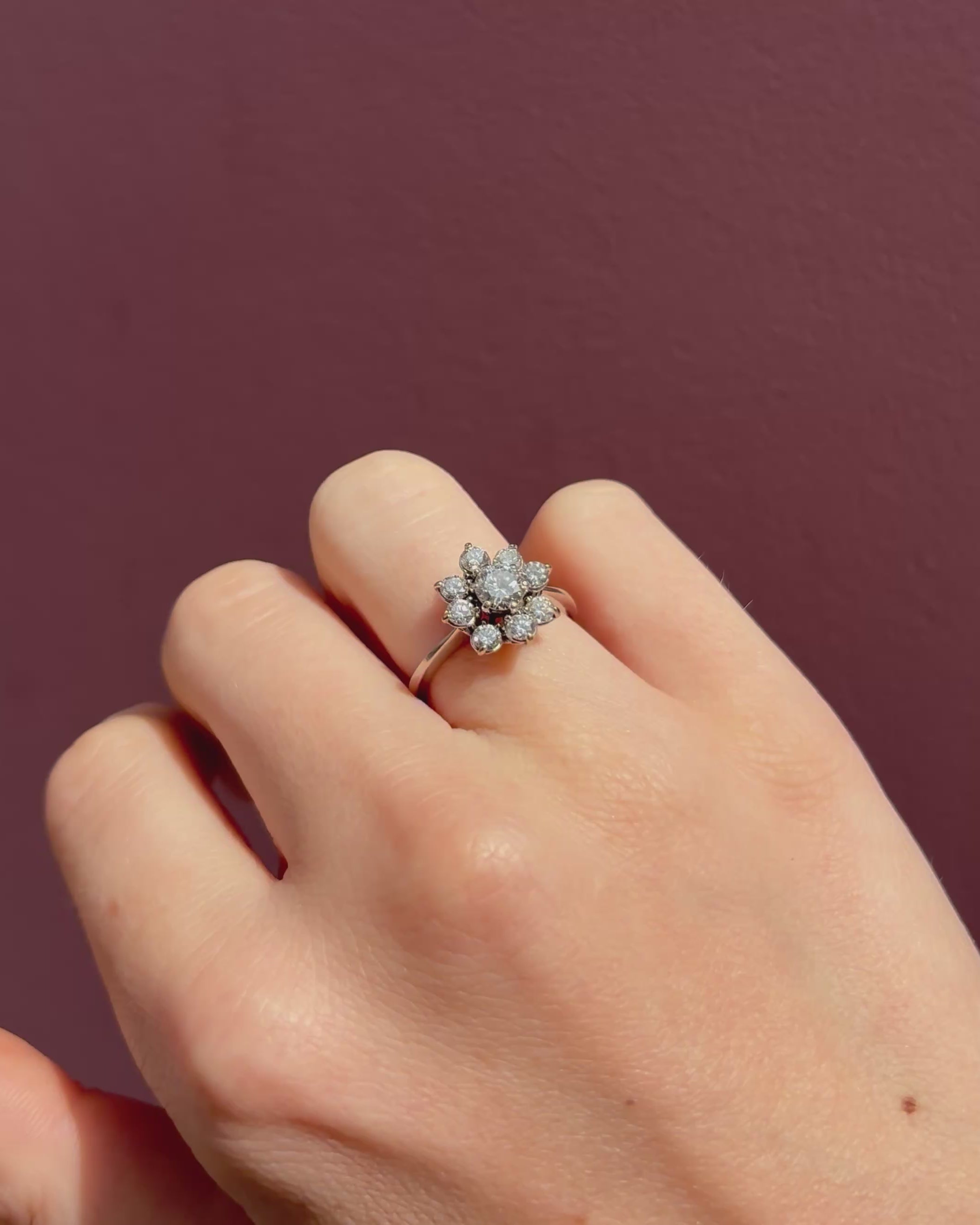 Anillo Margarita 9 Diamantes 1.06 quilates "Chanya"