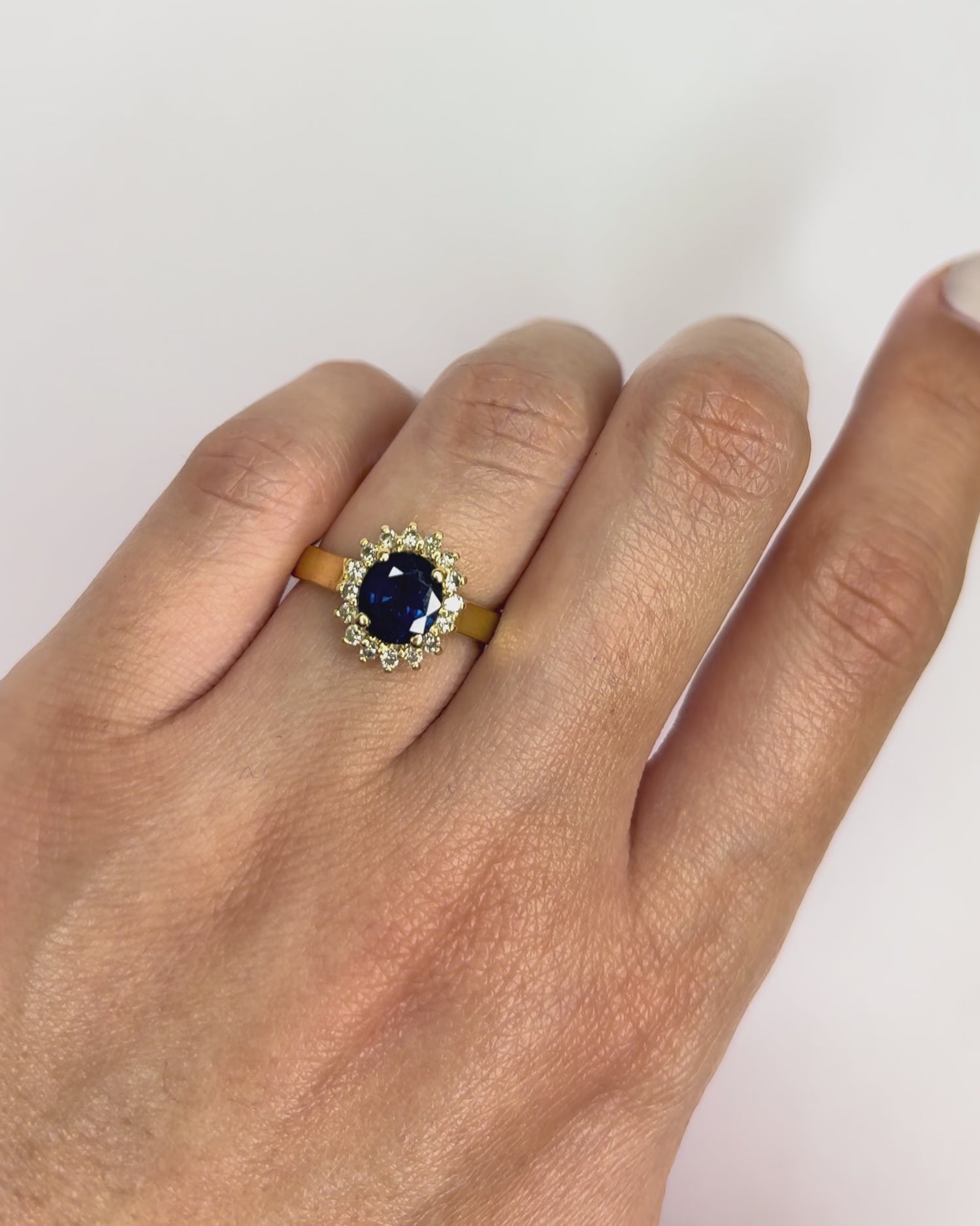 Bague Marguerite Saphir 1.70 carat &amp; Diamants &quot;Caitlin&quot;