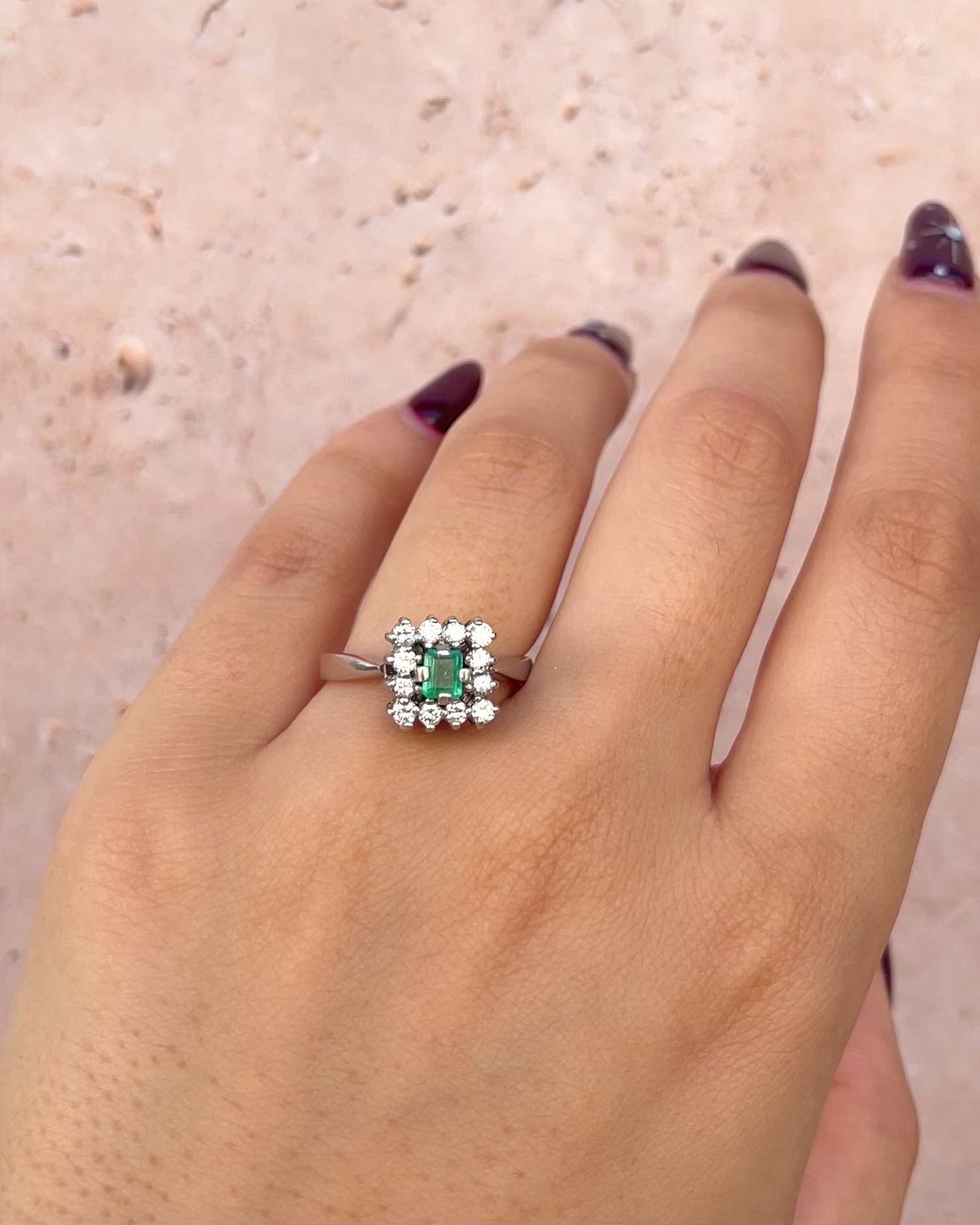 Anillo Marguerite Esmeralda 0,45 quilates y diamantes 4,24 g "Tania"