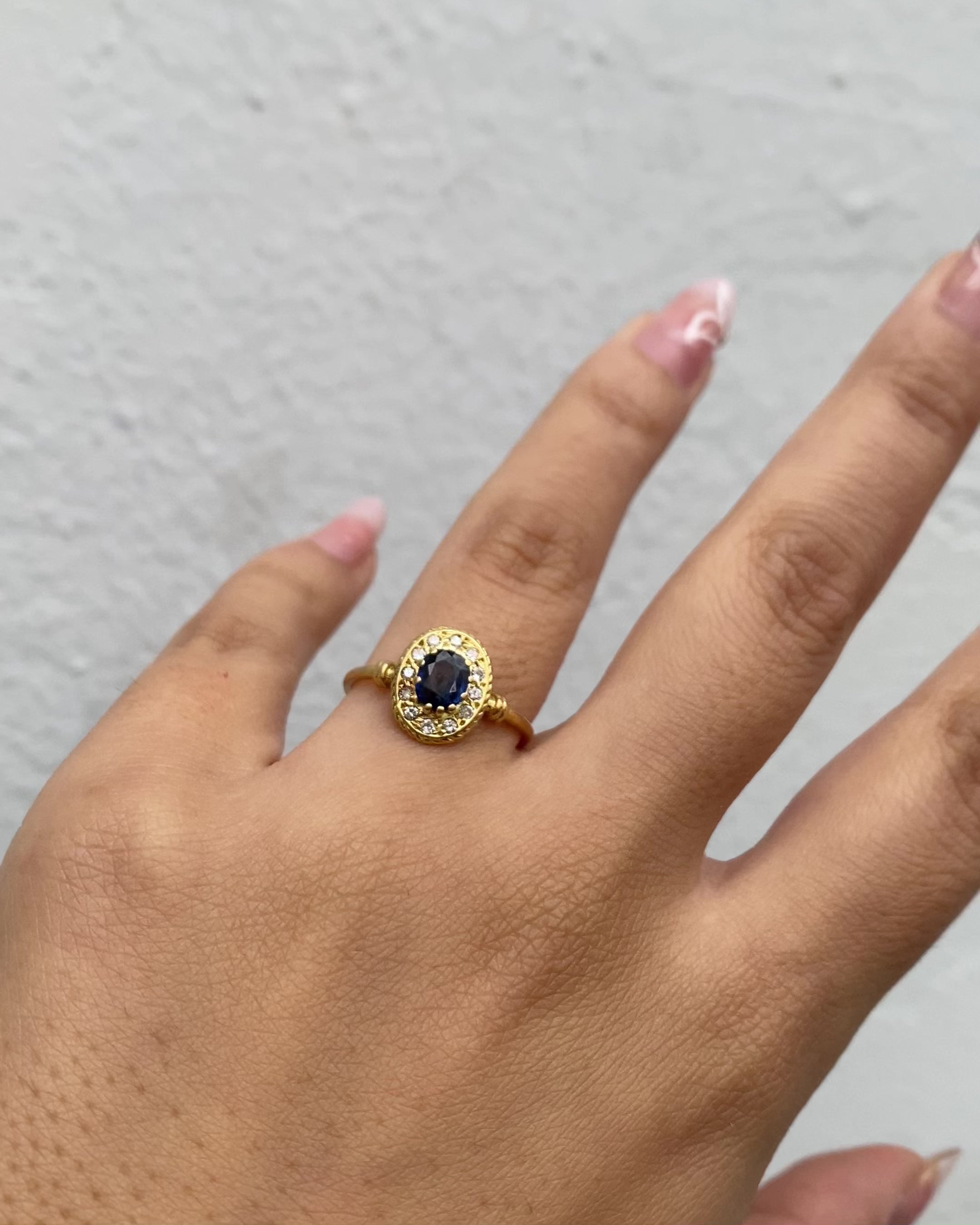 Anillo estilo Art Déco zafiro y diamantes "Armelle"