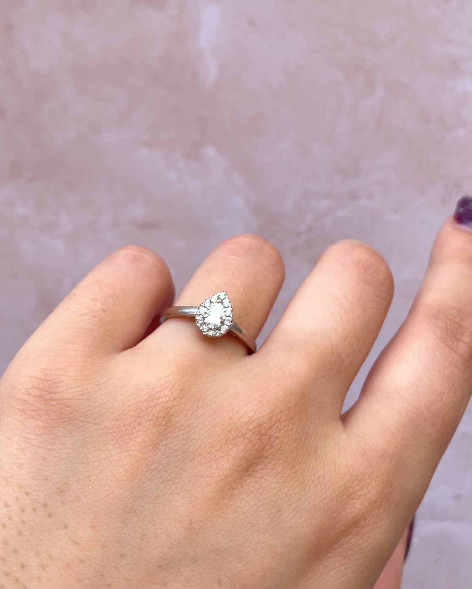 Anillo solitario con diamantes en forma de pera 0.36 quilates "Nine"