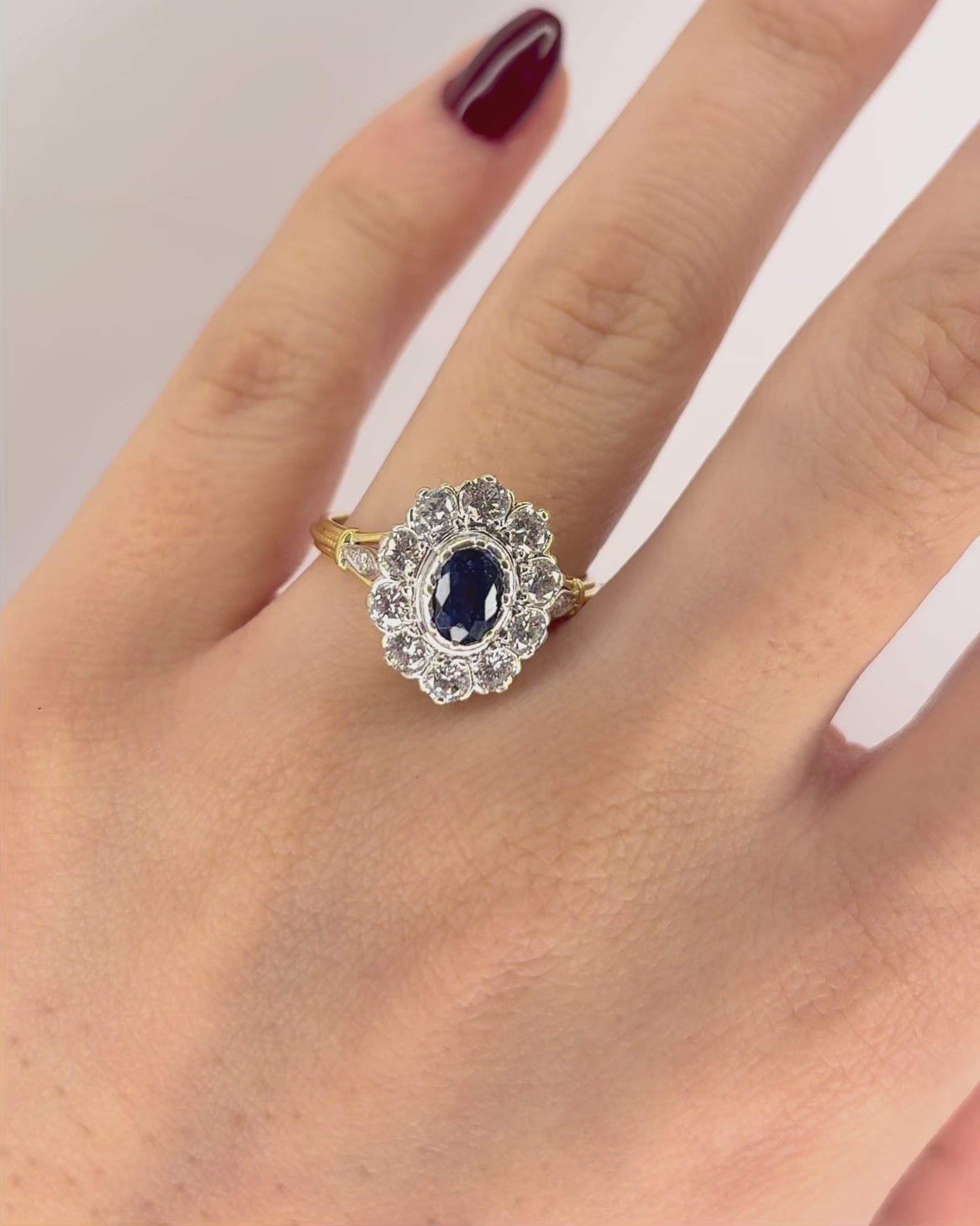 Anillo Marguerite Zafiro 0,85 quilates y Diamantes 0,92 quilates "Gladys"