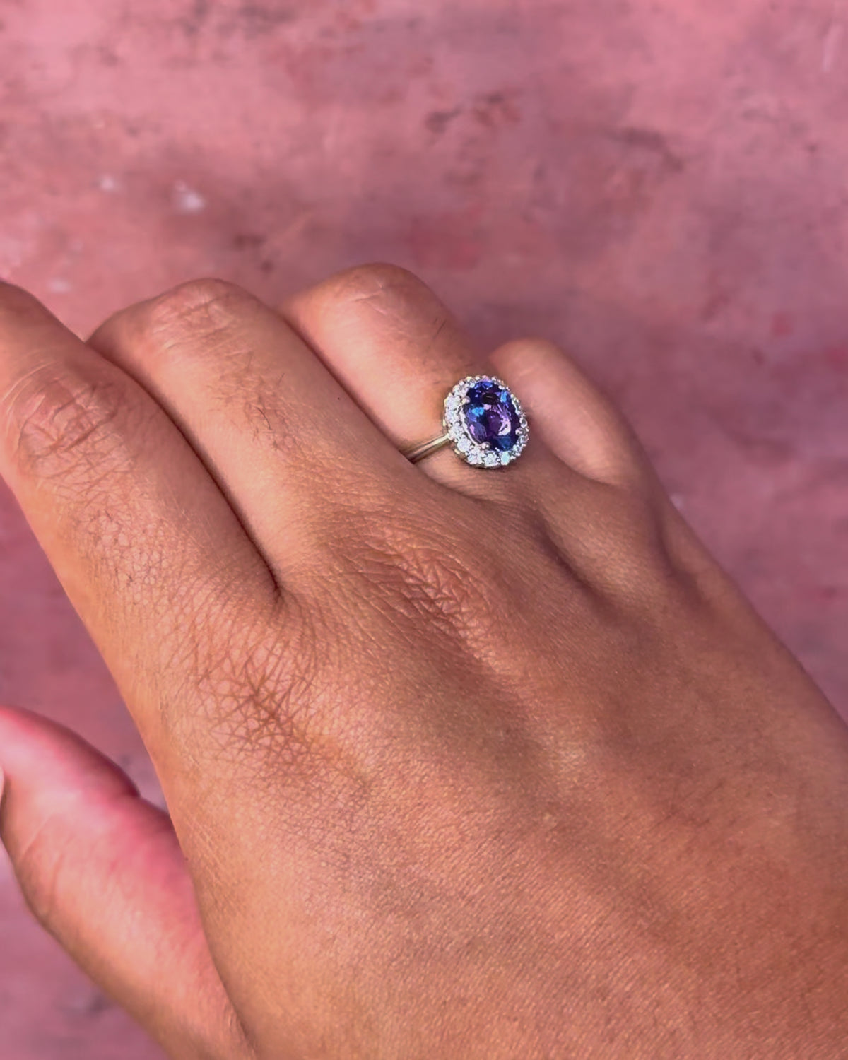 Anillo Margarita de Tanzanita de 1.65 quilates y Diamantes de 0.32 quilates, 4.14 g, «Lina»
