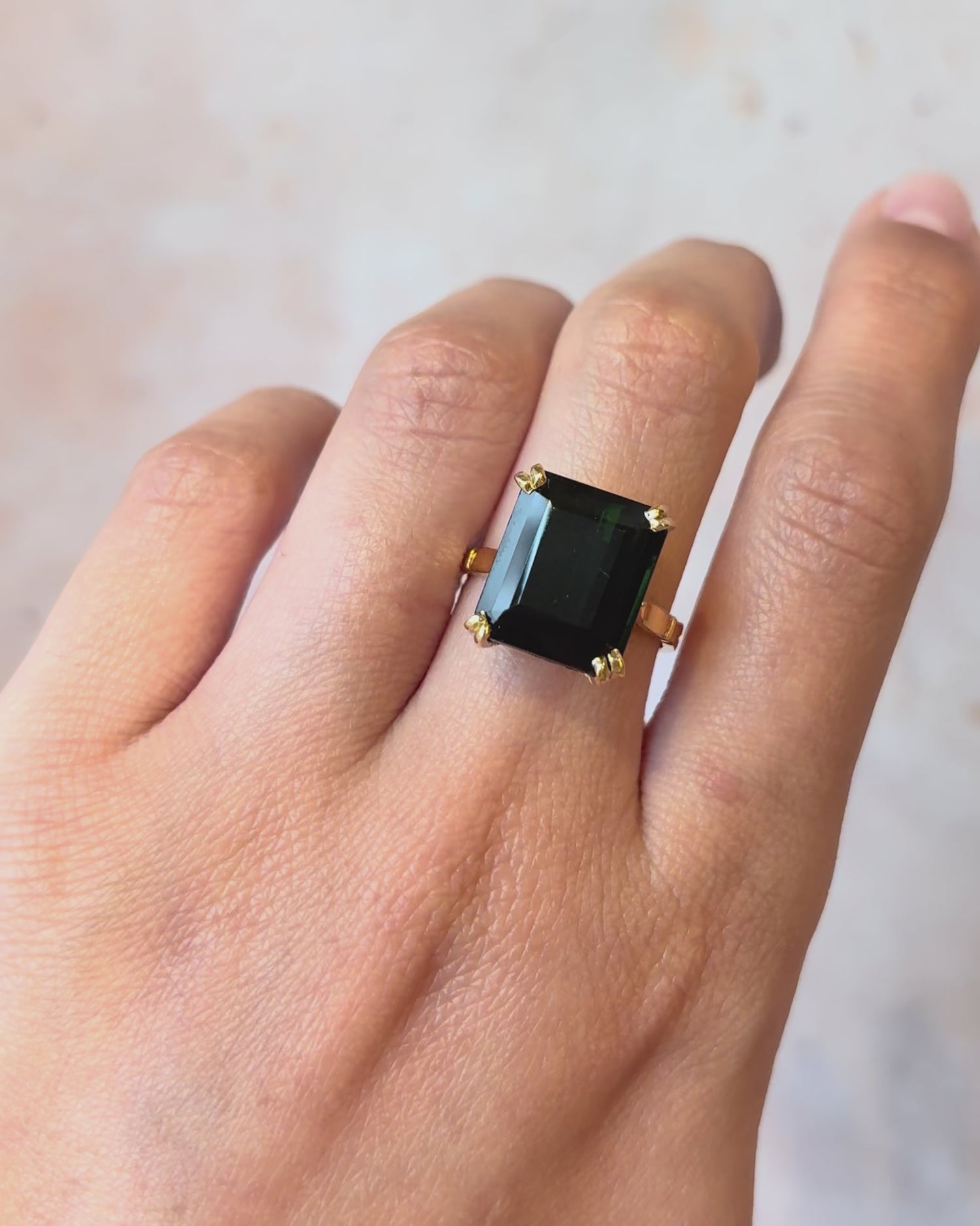 Anillo Cóctel Turmalina Verde 8.35 quilates "Emma"
