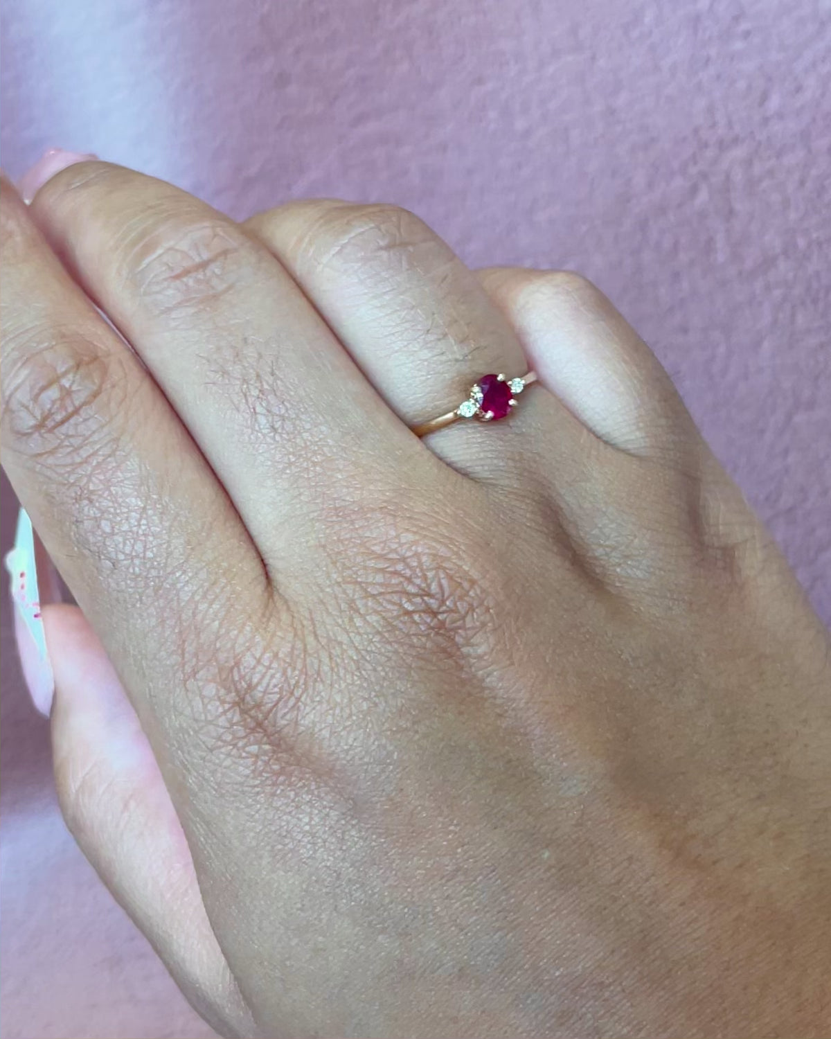 Anillo trilogía de rubíes y diamantes «Capucine»