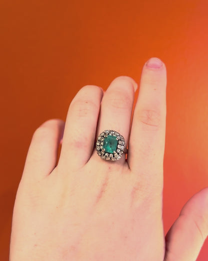 Anillo Margarita de esmeralda de 2 quilates y diamantes de 0.88 quilates, 6.26g «Elise»