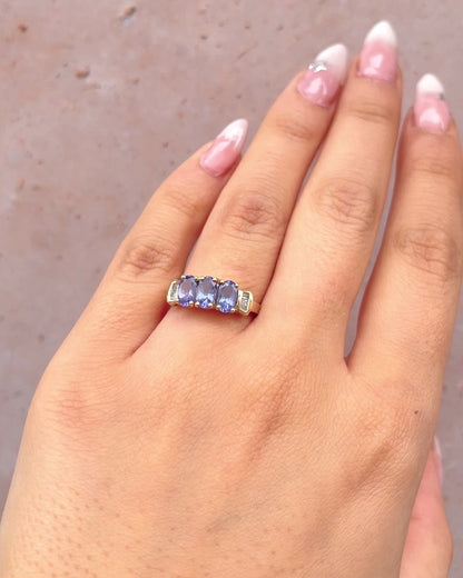 Anillo Trilogía Tanzanitas 1.35 quilates y Diamantes "Cléa"