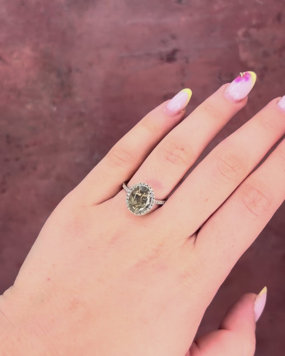 4.38-carat Green Sapphire &amp; 0.48-carat Diamonds Solitaire Ring, 4.36 g "Lysia"