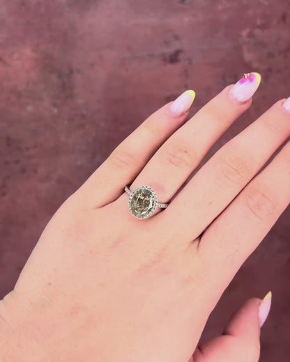4.38-carat Green Sapphire &amp; 0.48-carat Diamonds Solitaire Ring, 4.36 g "Lysia"