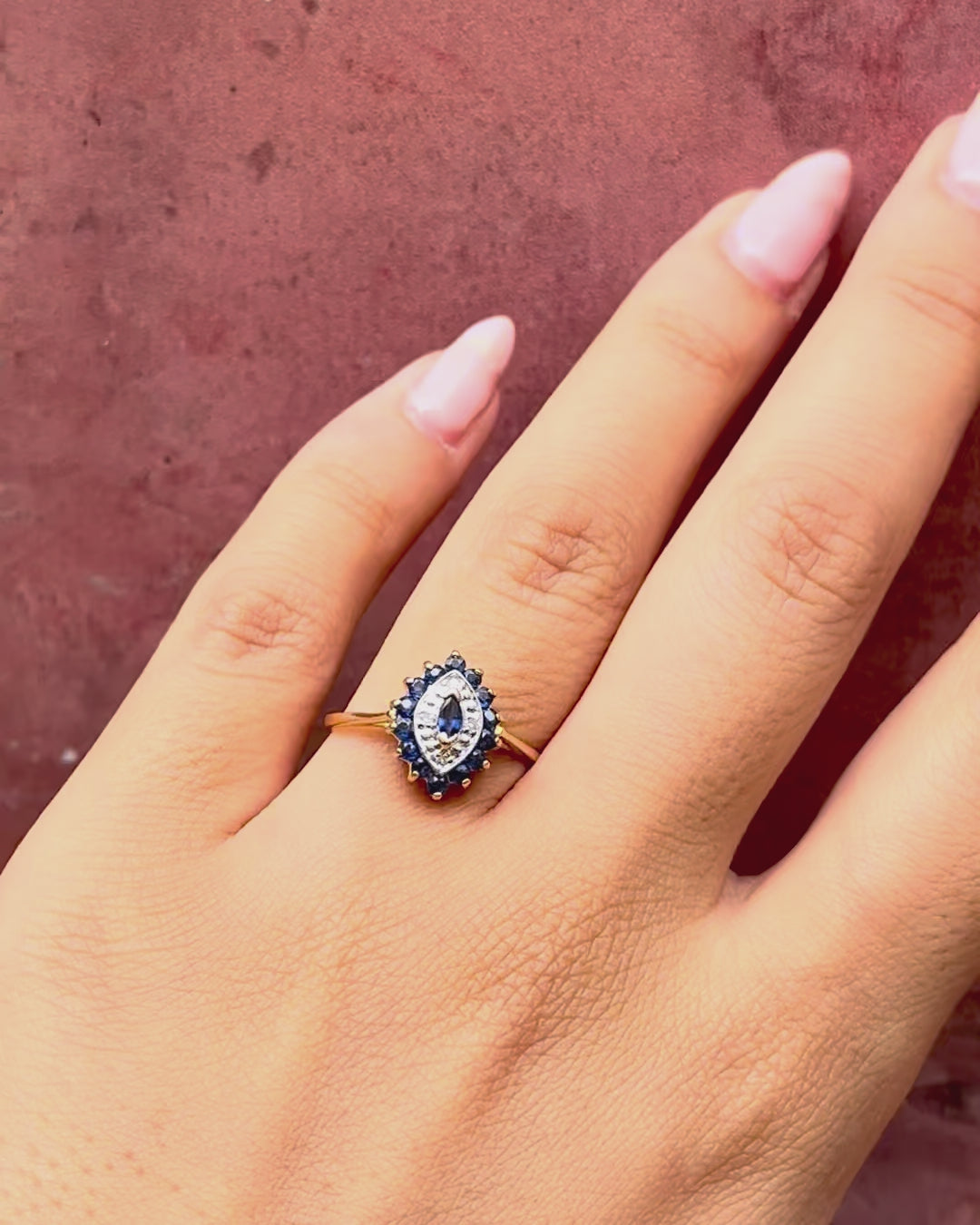 Anillo Marquise con zafiros de 0.47 quilates y diamantes «Angel»