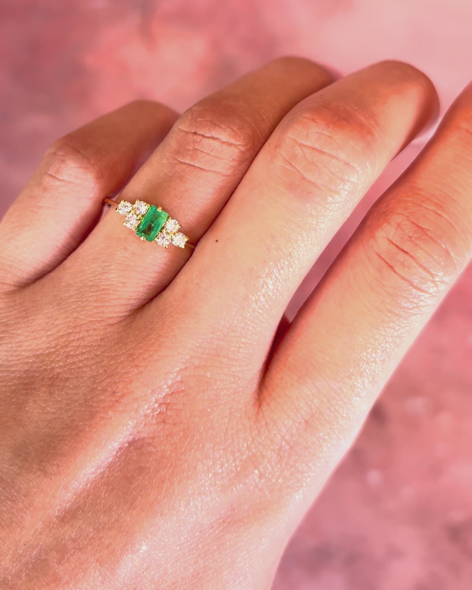 Anillo trilogía «Sacha» de esmeralda y diamantes