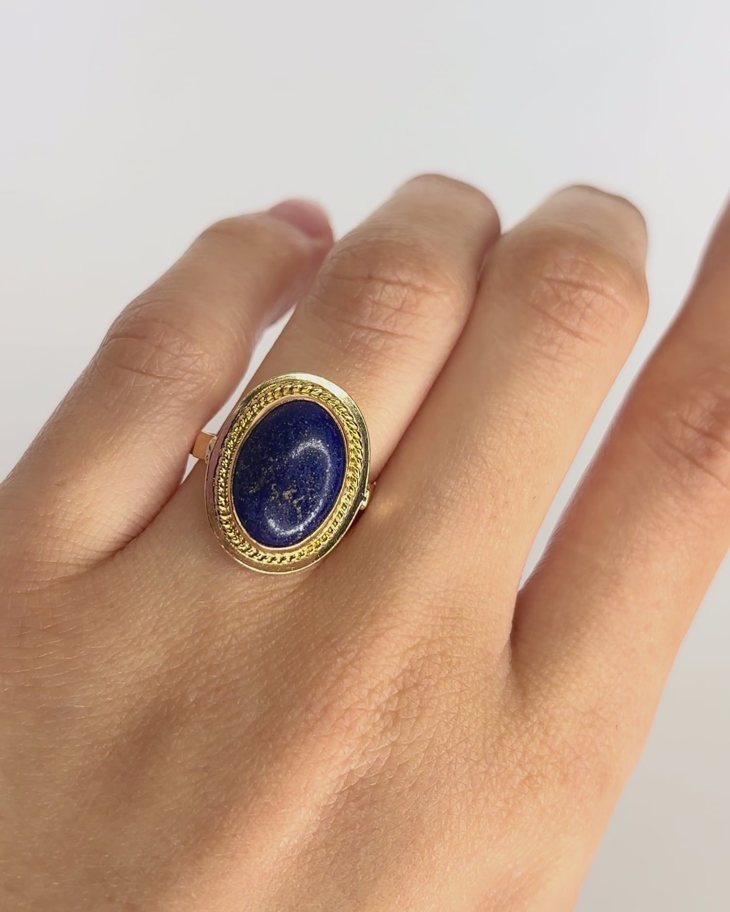 Anillo solitario de lapislázuli 4.30 quilates "Ernestine"