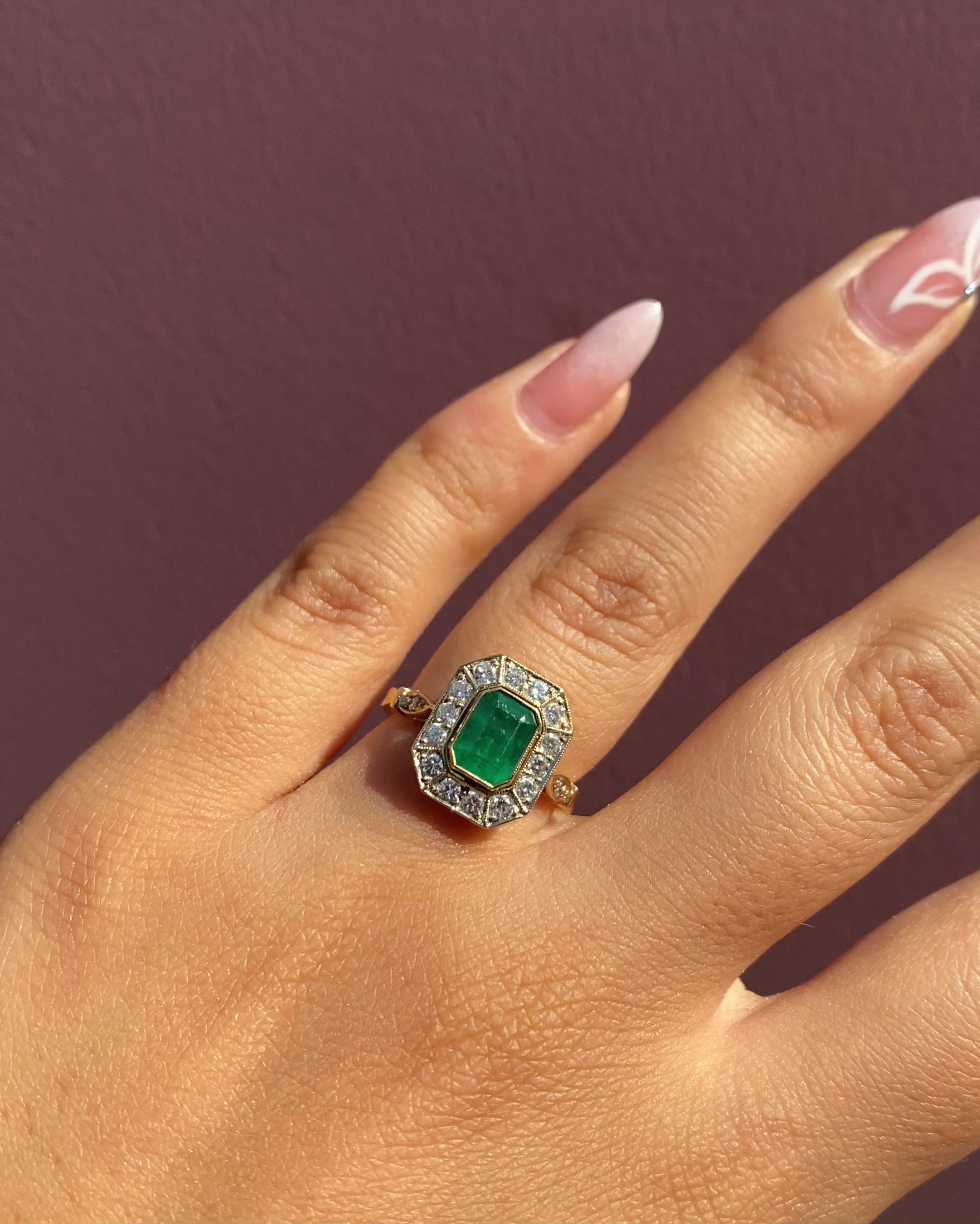 Art Deco Emerald 1 carat &amp; Diamonds Ring "Pera"