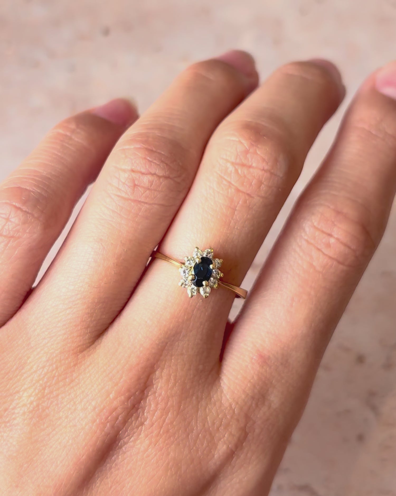 Anillo Marguerite Zafiro y 10 Diamantes "Alienor"