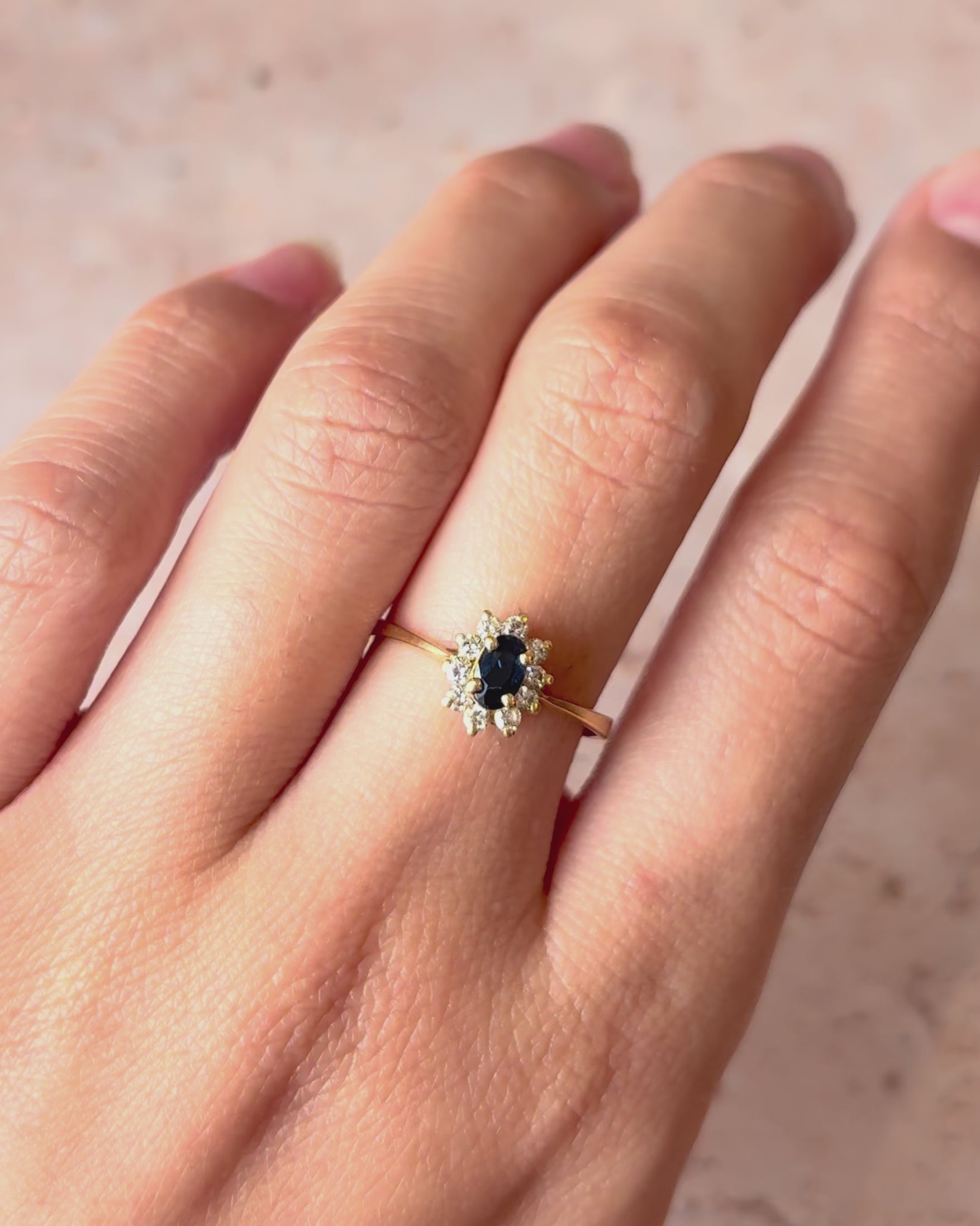 Anillo Marguerite Zafiro y 10 Diamantes "Alienor"