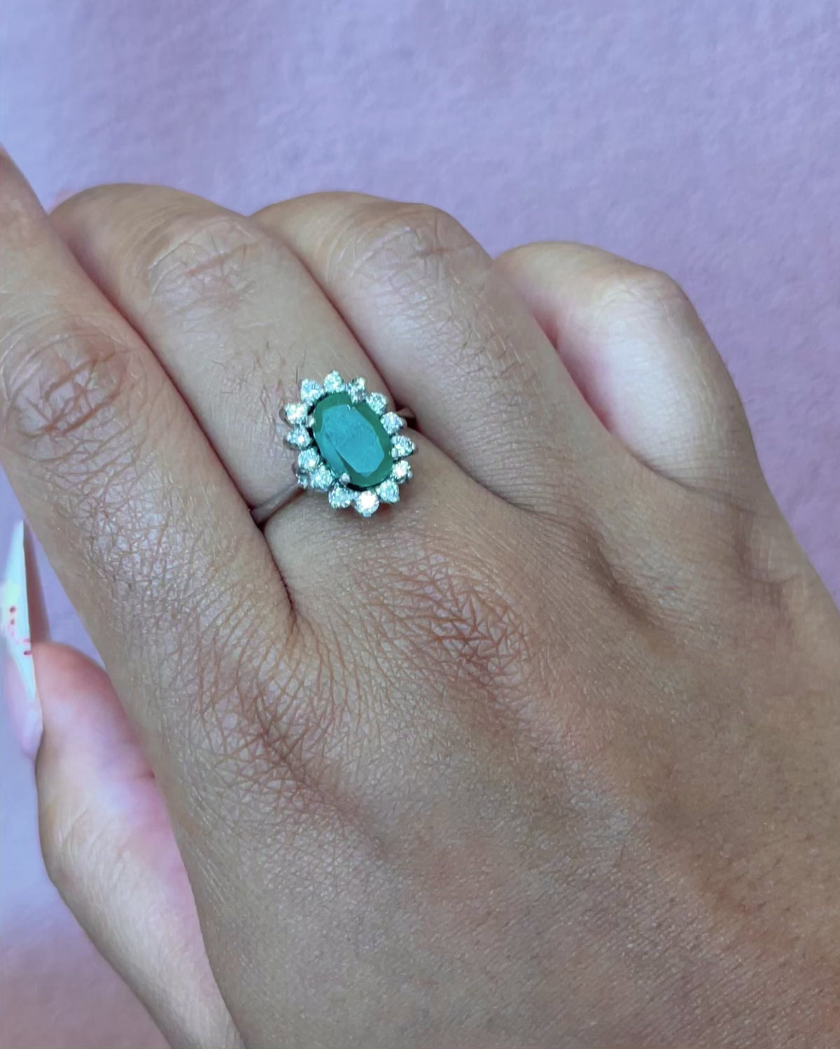 Anillo margarita de esmeralda de 1.35 quilates y diamantes de 0.63 quilates, 7.1 g «Sabine»
