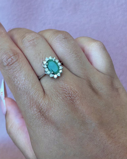 Anillo margarita de esmeralda de 1.35 quilates y diamantes de 0.63 quilates, 7.1 g «Sabine»