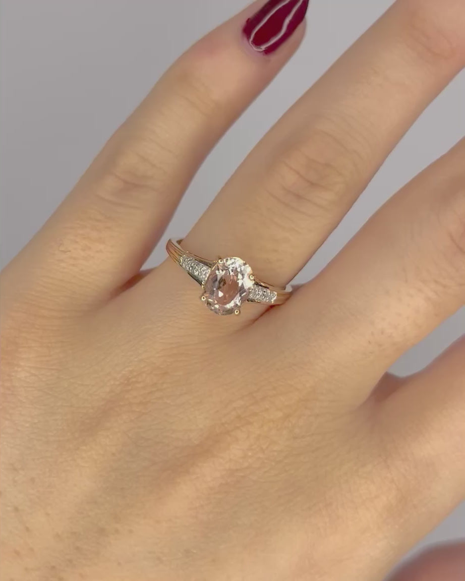 Anillo Solitario de Morganita 1.30 quilates y 2 Diamantes "Mihaela"