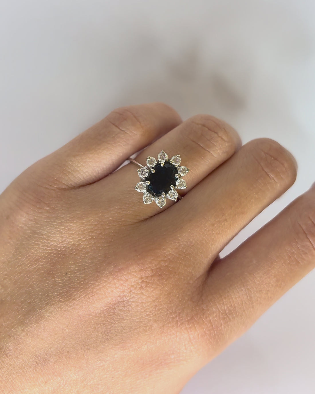 Bague Marguerite Saphir 1.75 ct &amp; Diamants 0.60 ct &quot;Apolline&quot;