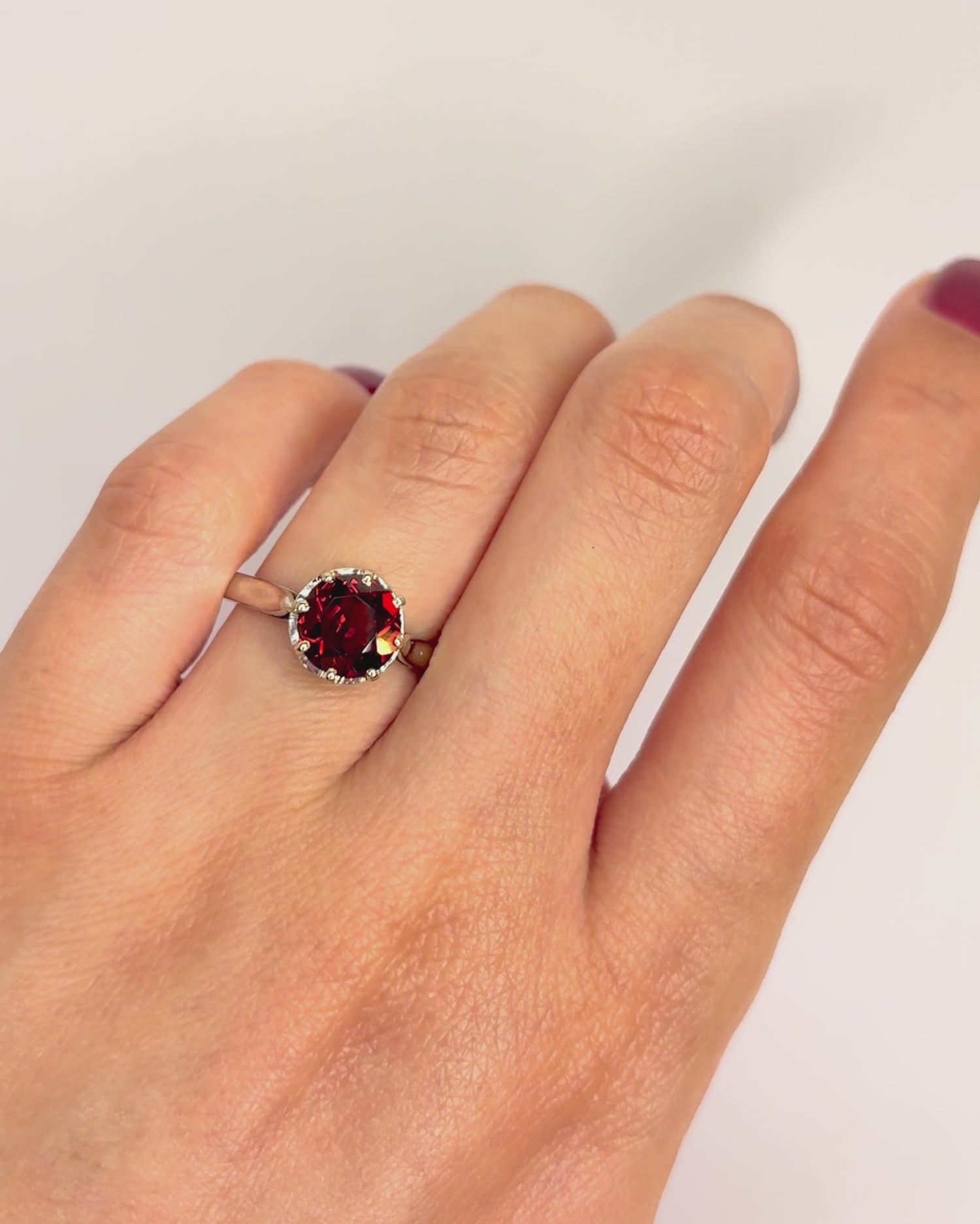Anillo solitario de granate 2.15 quilates "Rina"