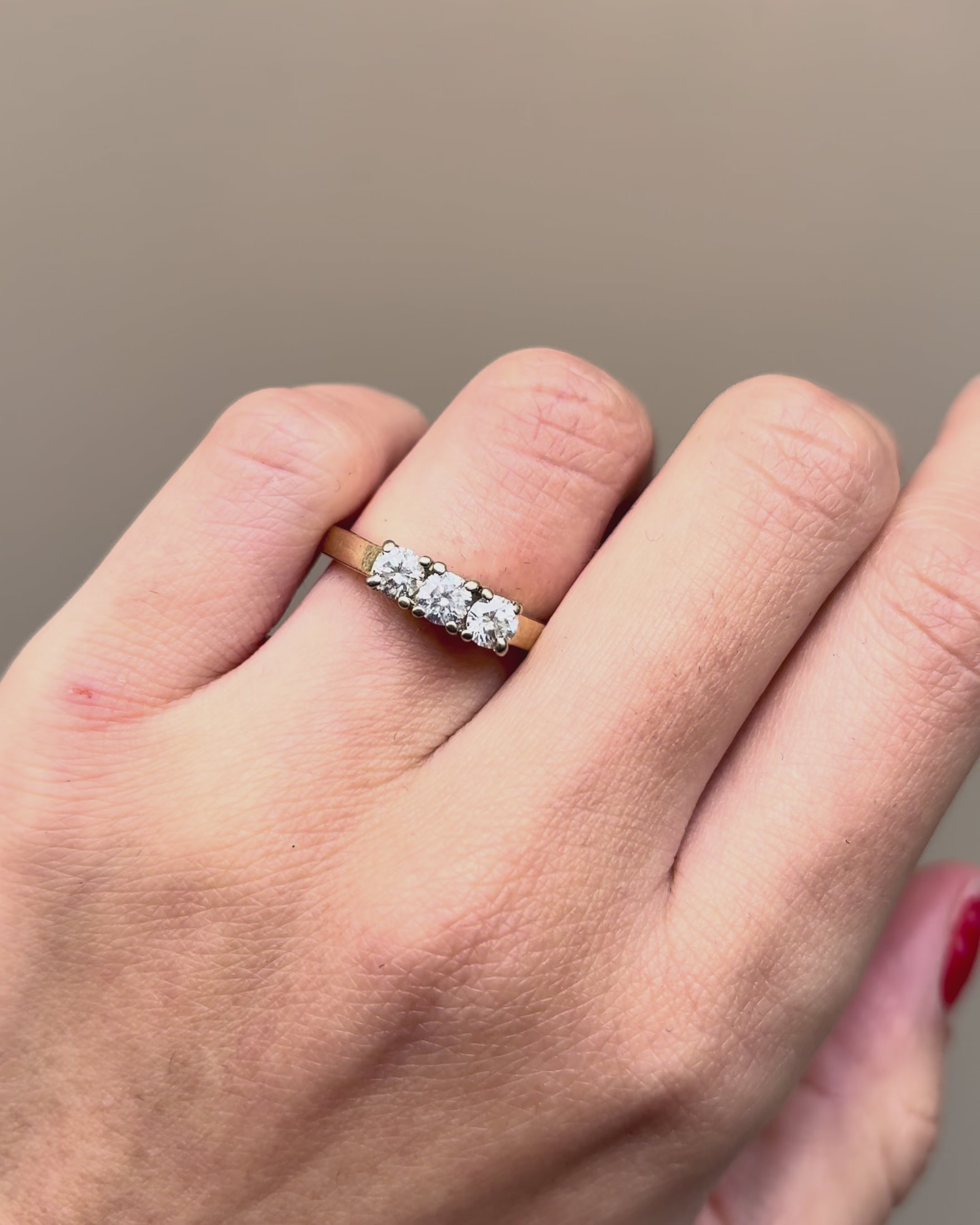 Anillo Trilogía Diamantes 0.75 quilates "Simone"