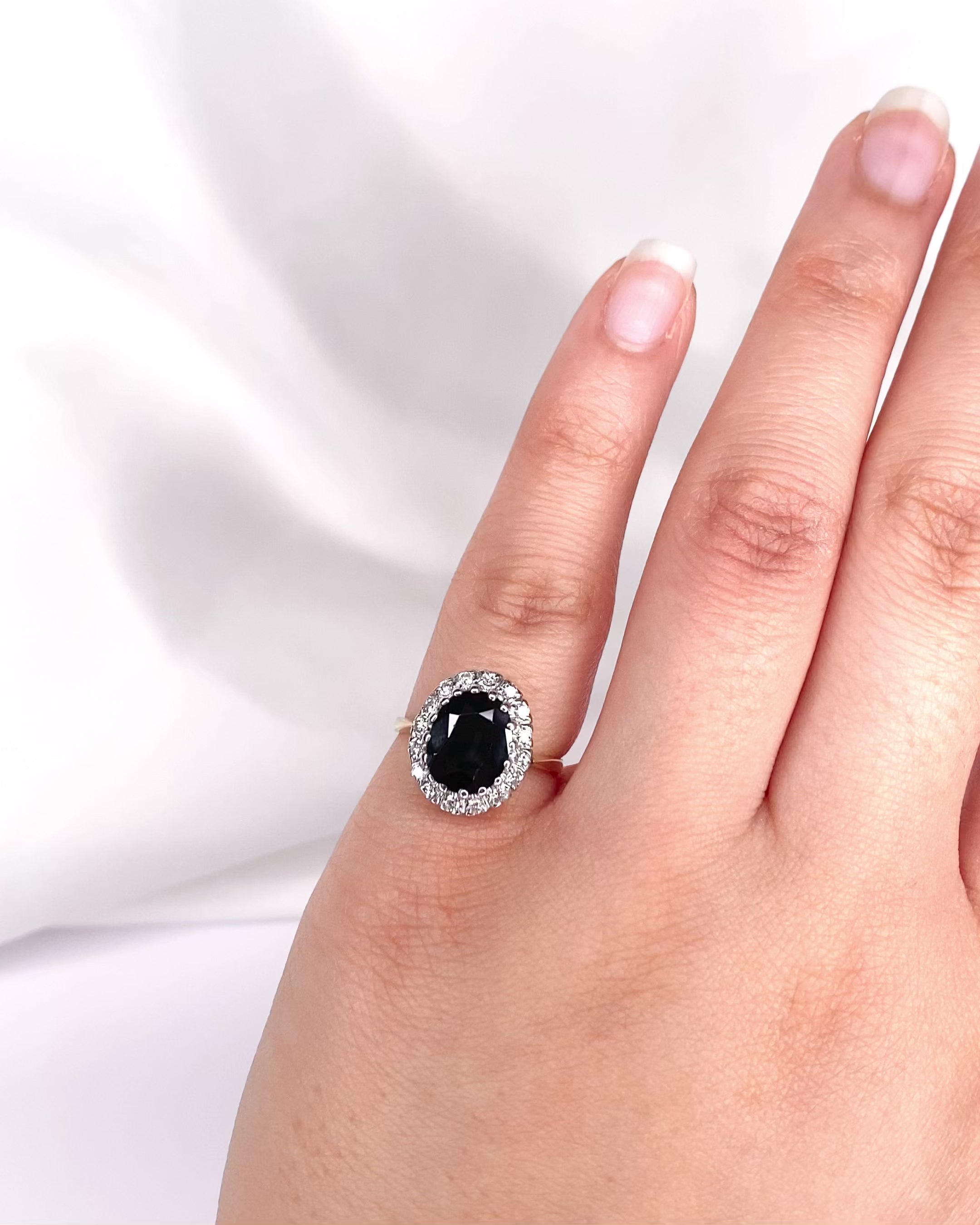 Anillo Marguerite Zafiro 3.84 quilates y Diamantes "Wendy"