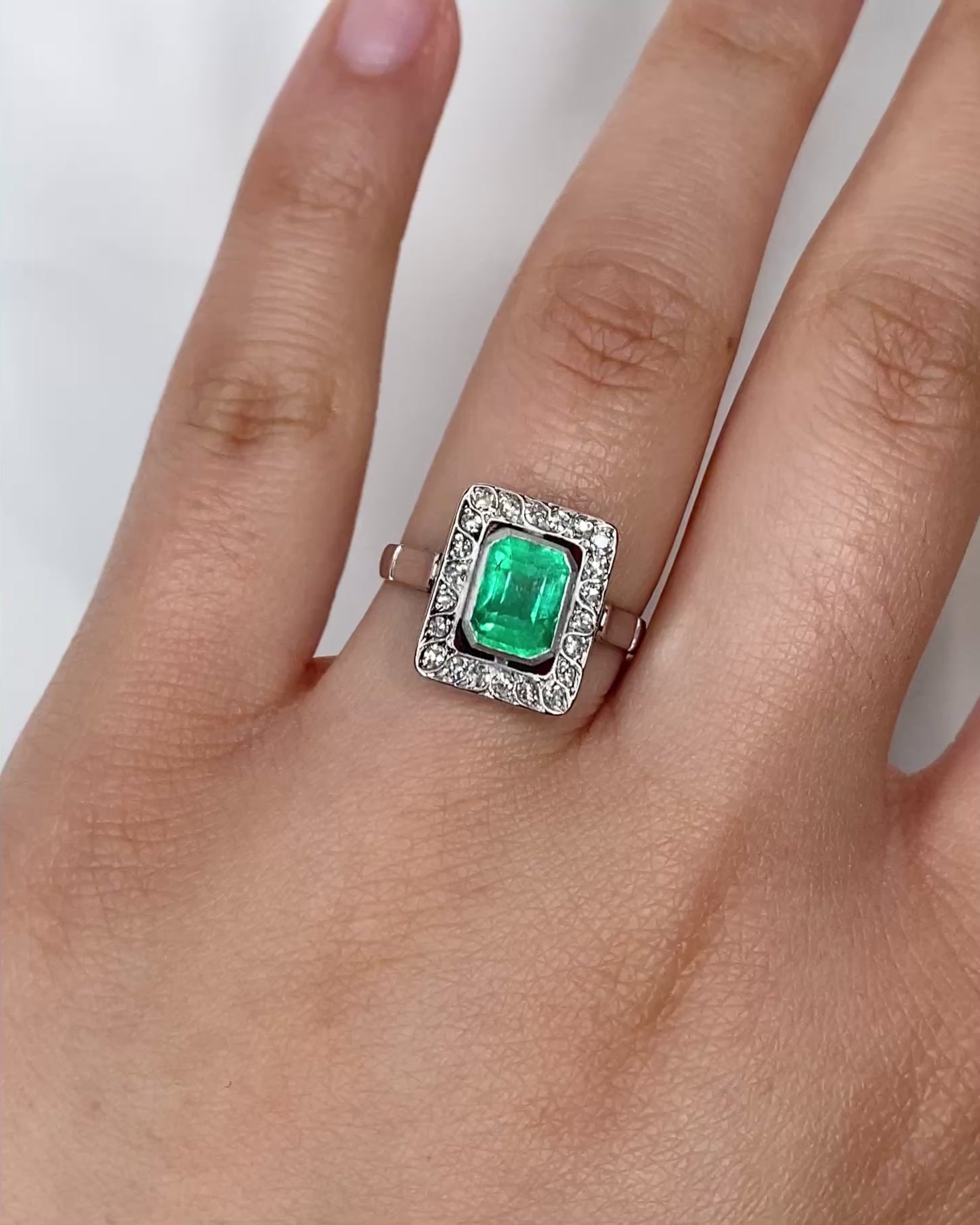 Bague Style Art Déco Émeraude 1.46 carat &amp; Diamants "Audrey"