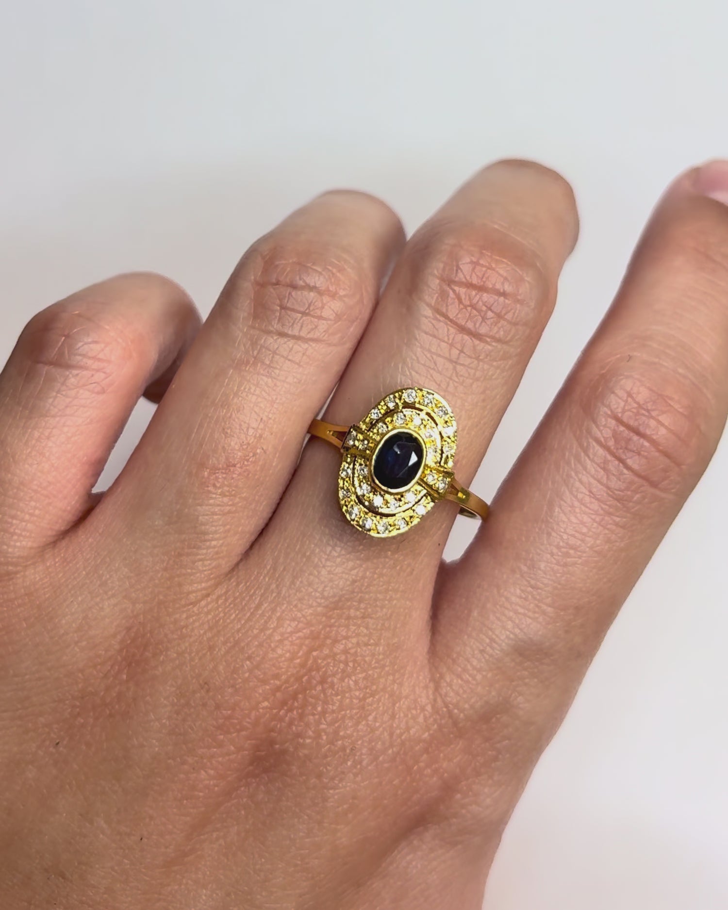 Bague Style Art Déco Saphir 0.44 carat &amp; Diamants "Selenia"