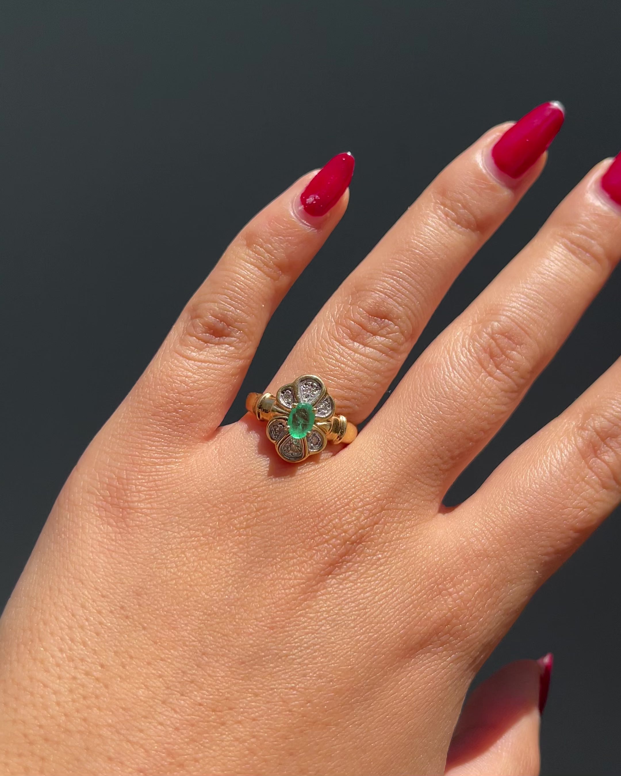 Bague Marguerite Émeraude 0.30 carat &amp; Diamants "Aëla”