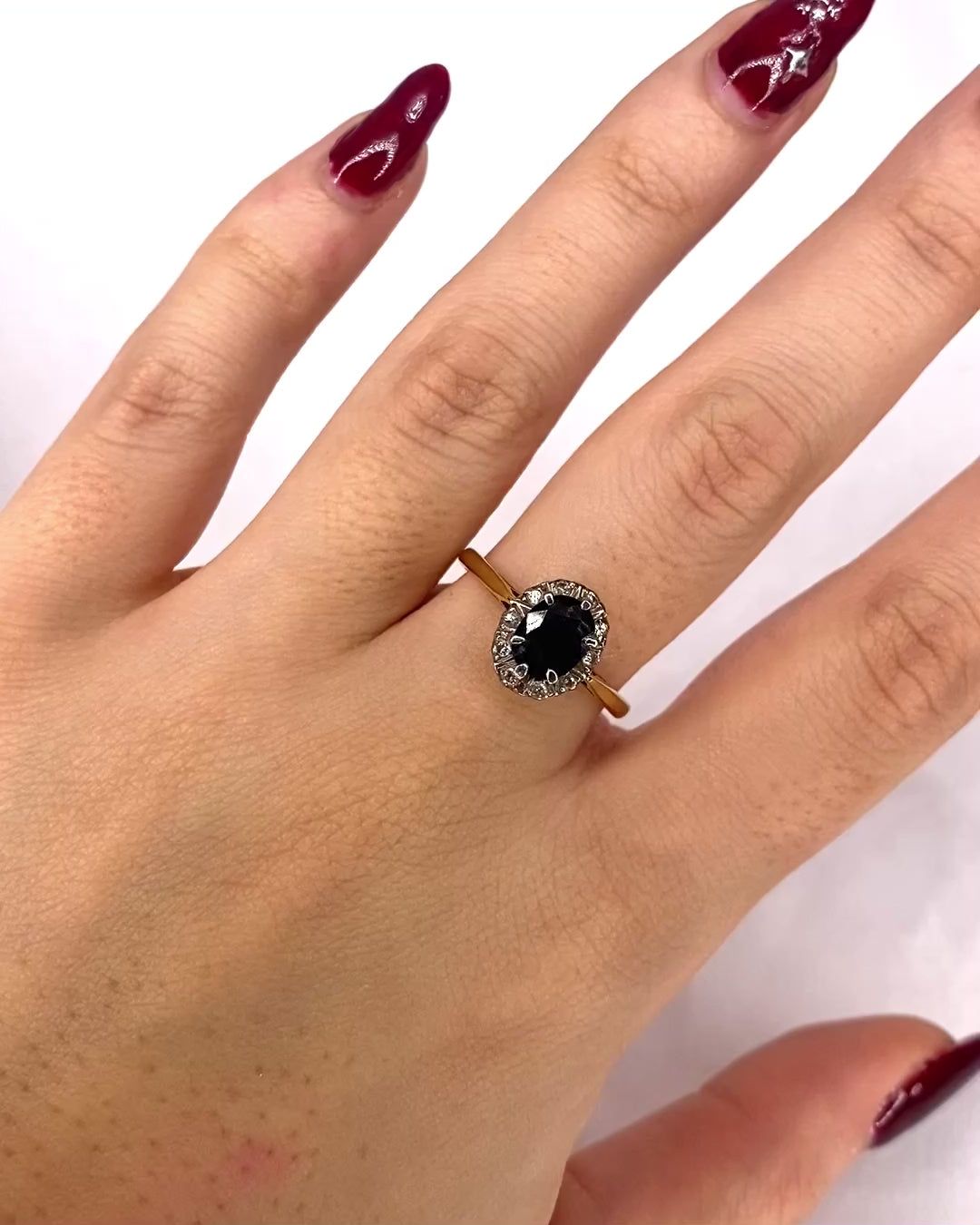 Anillo Marguerite Zafiro 1.20 quilates y 10 diamantes "Nilla"