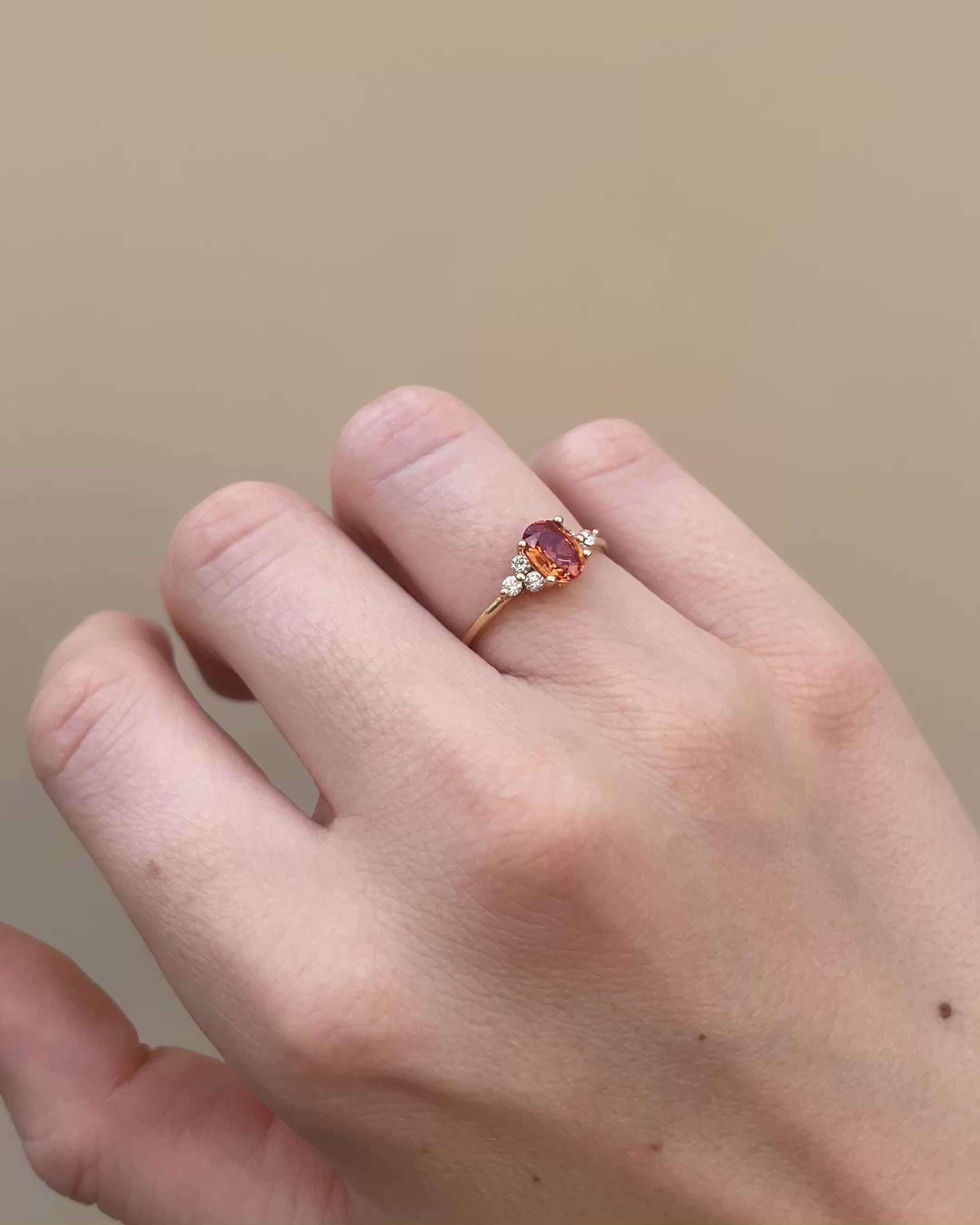 Bague Trilogie Saphir Orange 1.20 carat &amp; Diamants “Clementine”