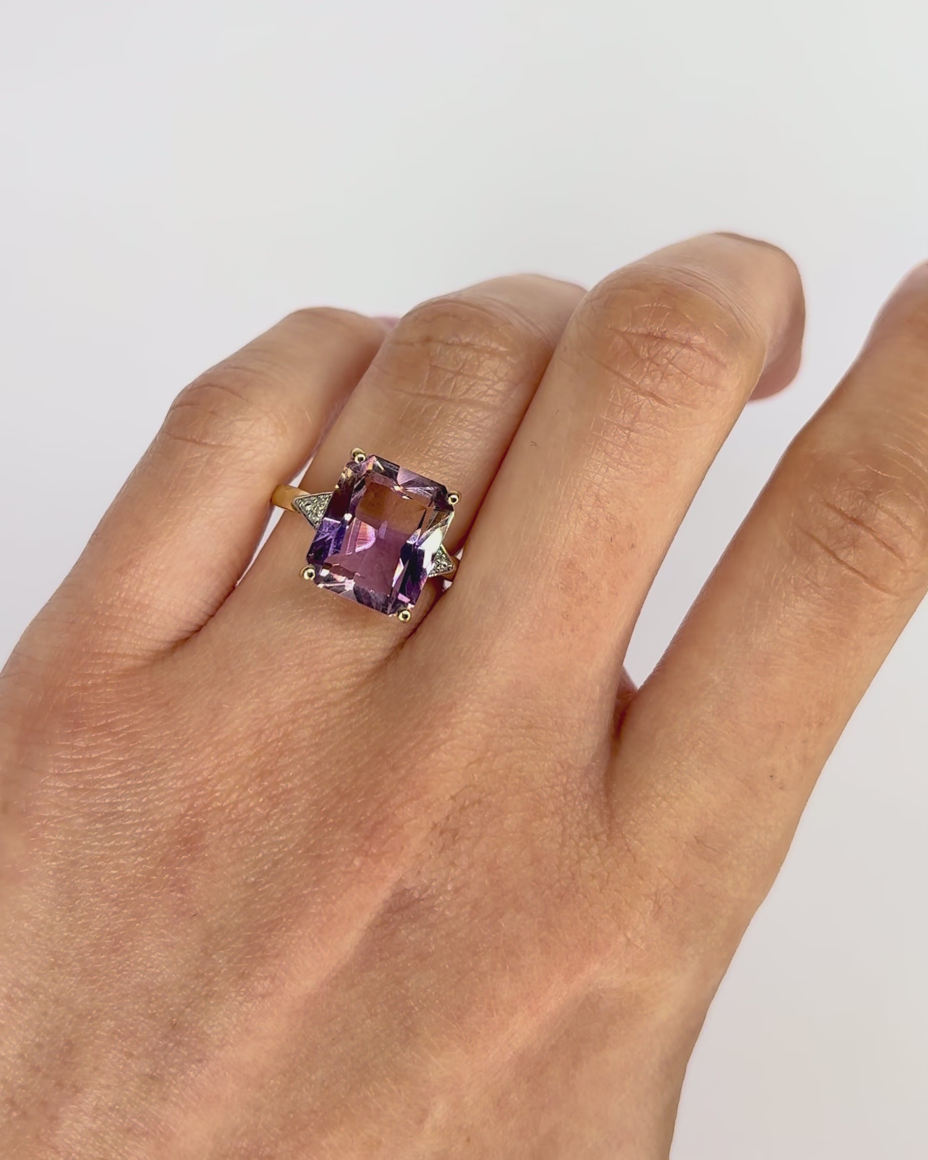 Anillo Trilogía Cóctel Ametrina 5.77 quilates y Diamantes "Irine"