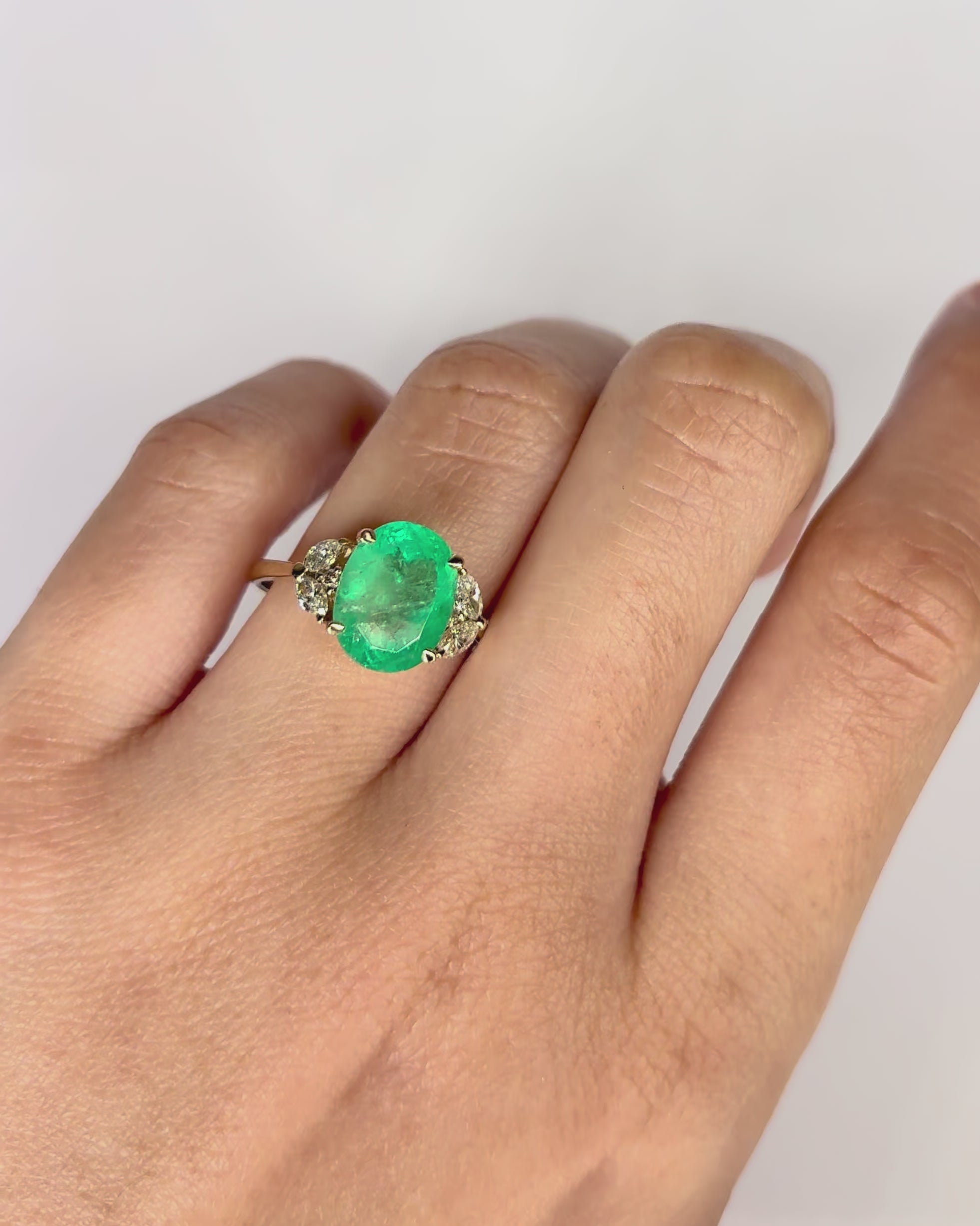 Emerald Trilogy Ring 2.90 Carats &amp; 6 Diamonds "Cléandre"