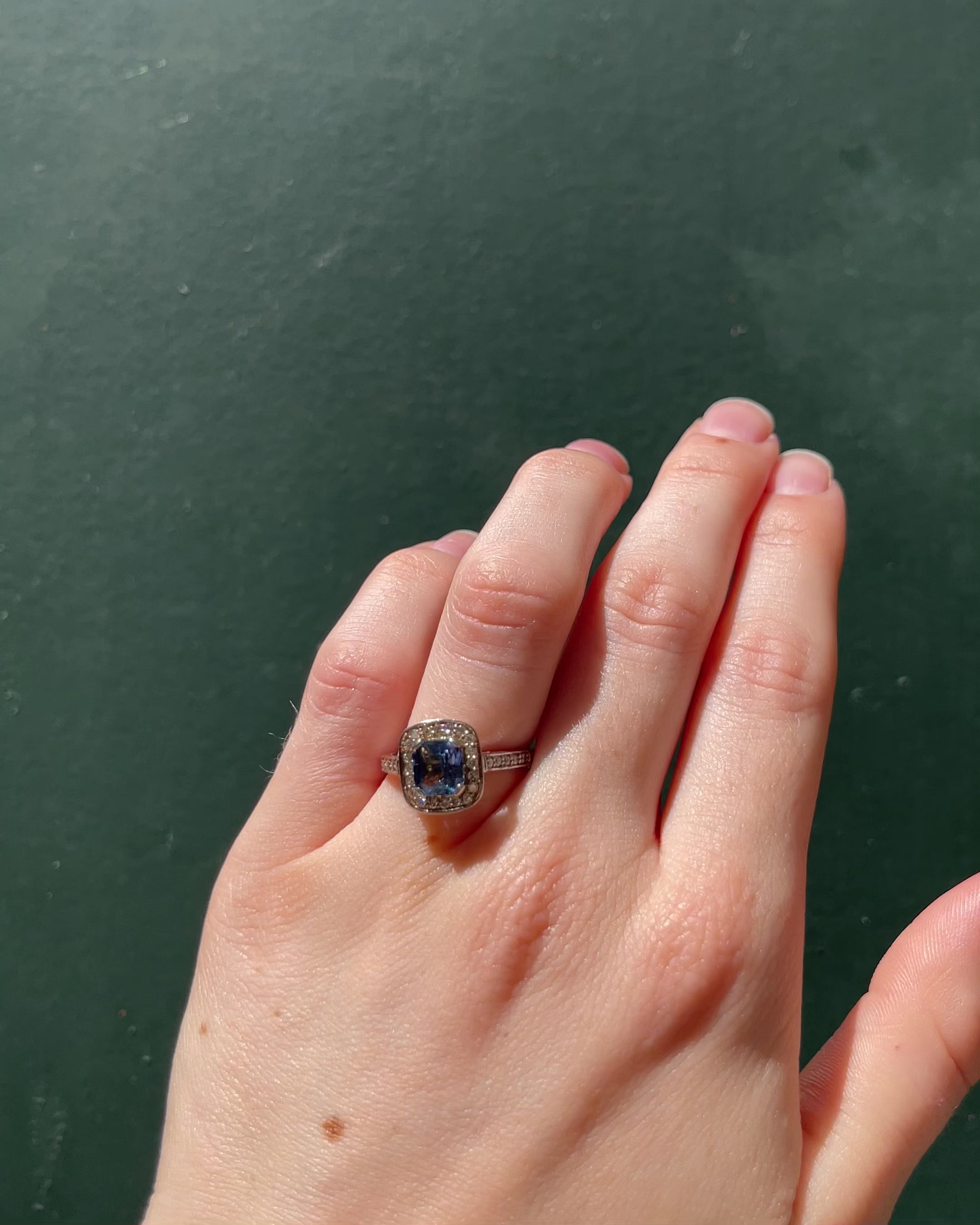 Bague Style Art-Déco Saphir 1.30 carat &amp; Diamants &quot;Artémis&quot;