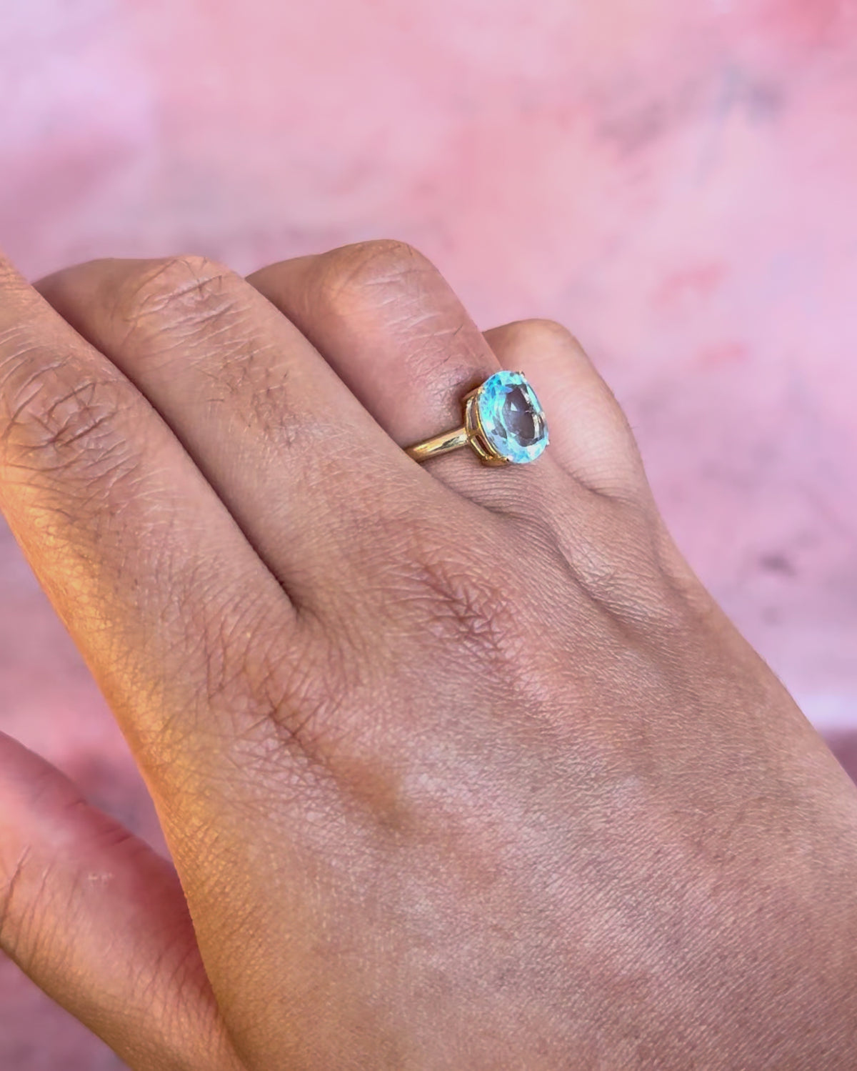Anillo de cóctel de topacio de 3.48 quilates "Dina"