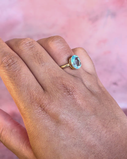 Anillo de cóctel de topacio de 3.48 quilates "Dina"