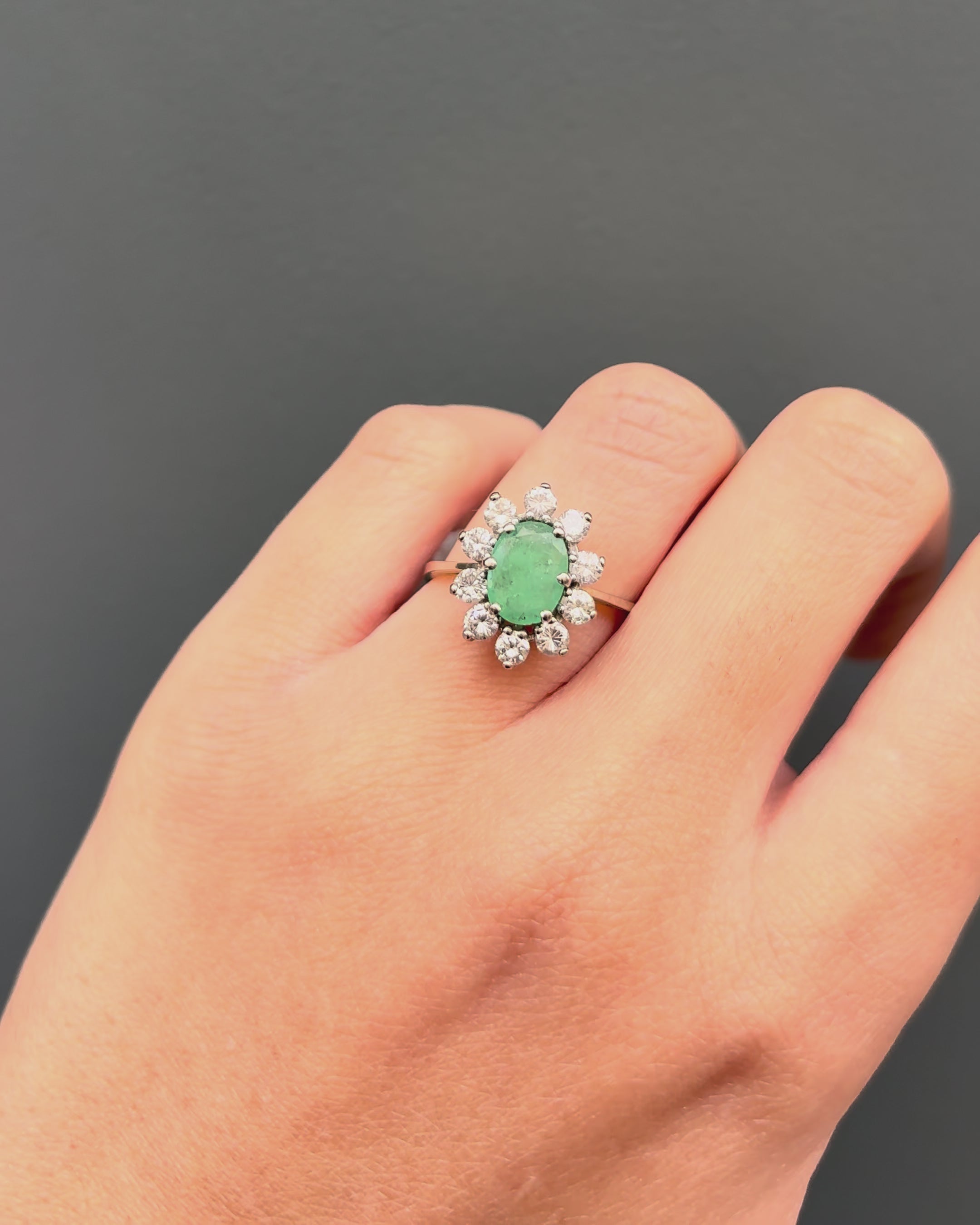 Bague Marguerite Émeraude 1.15 carat &amp; Diamants 0.70 carat &quot;Stéphanie&quot;