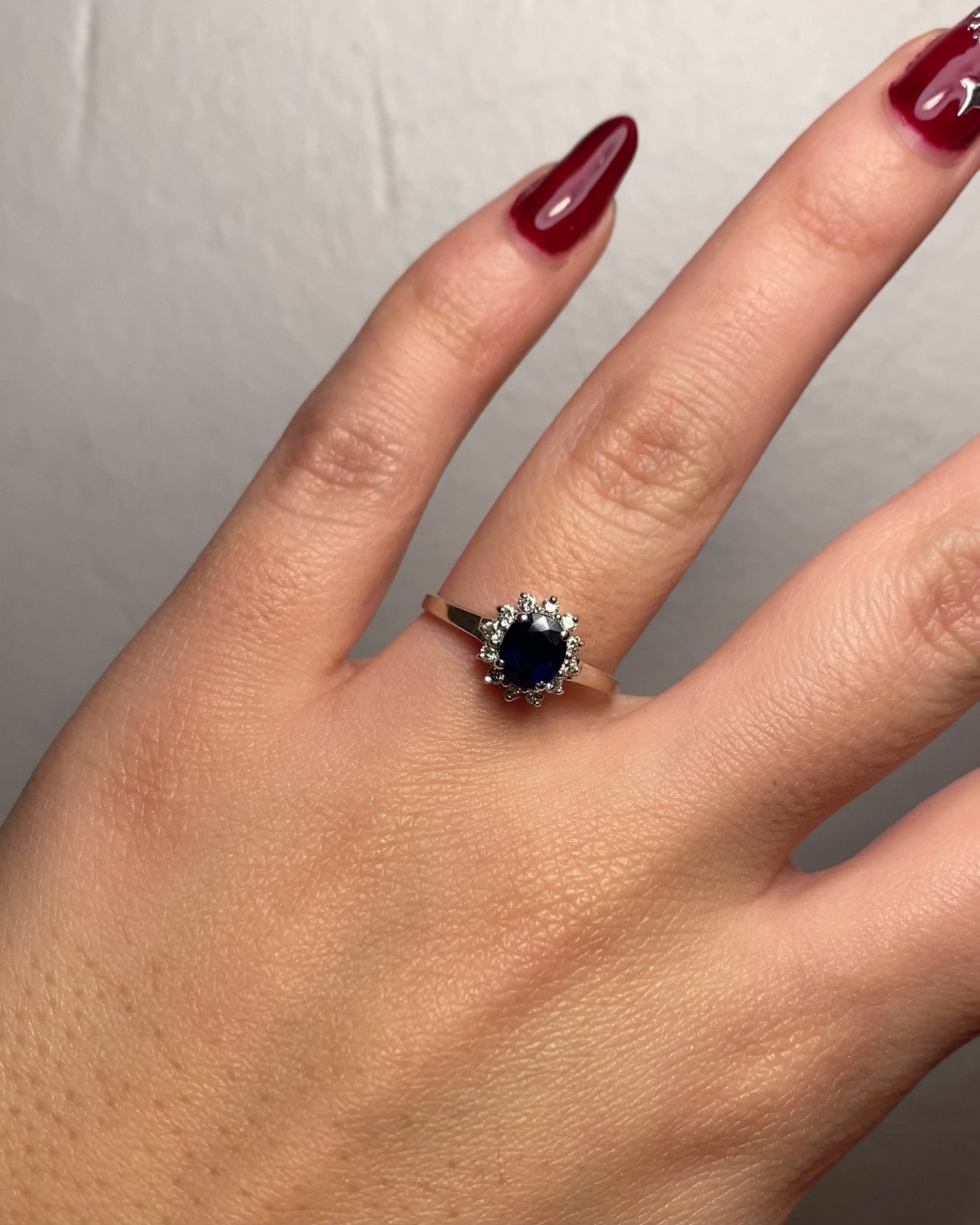 Bague Marguerite Saphir 0.85 carat &amp; 12 Diamants &quot;Cossina&quot;