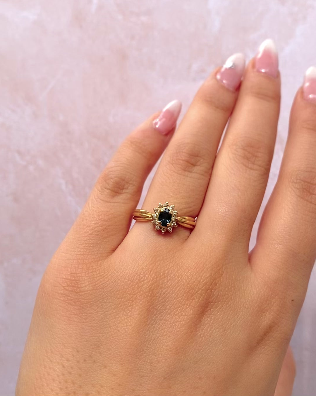 Marguerite Ring Sapphire 0.43 carat &amp; Diamonds "Mathilde"
