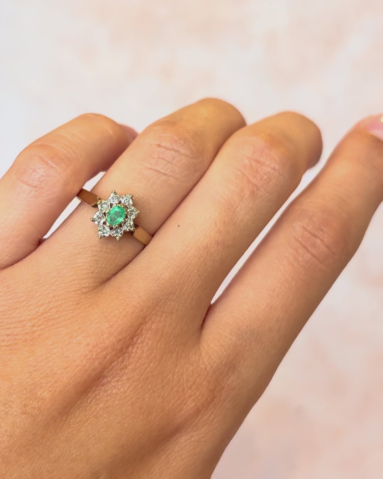 Anillo Margarita de Esmeralda y Diamantes «Pénélope»