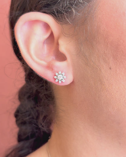 Daisy Stud Earrings with 0.62 Carat Diamonds "Stéphanie"