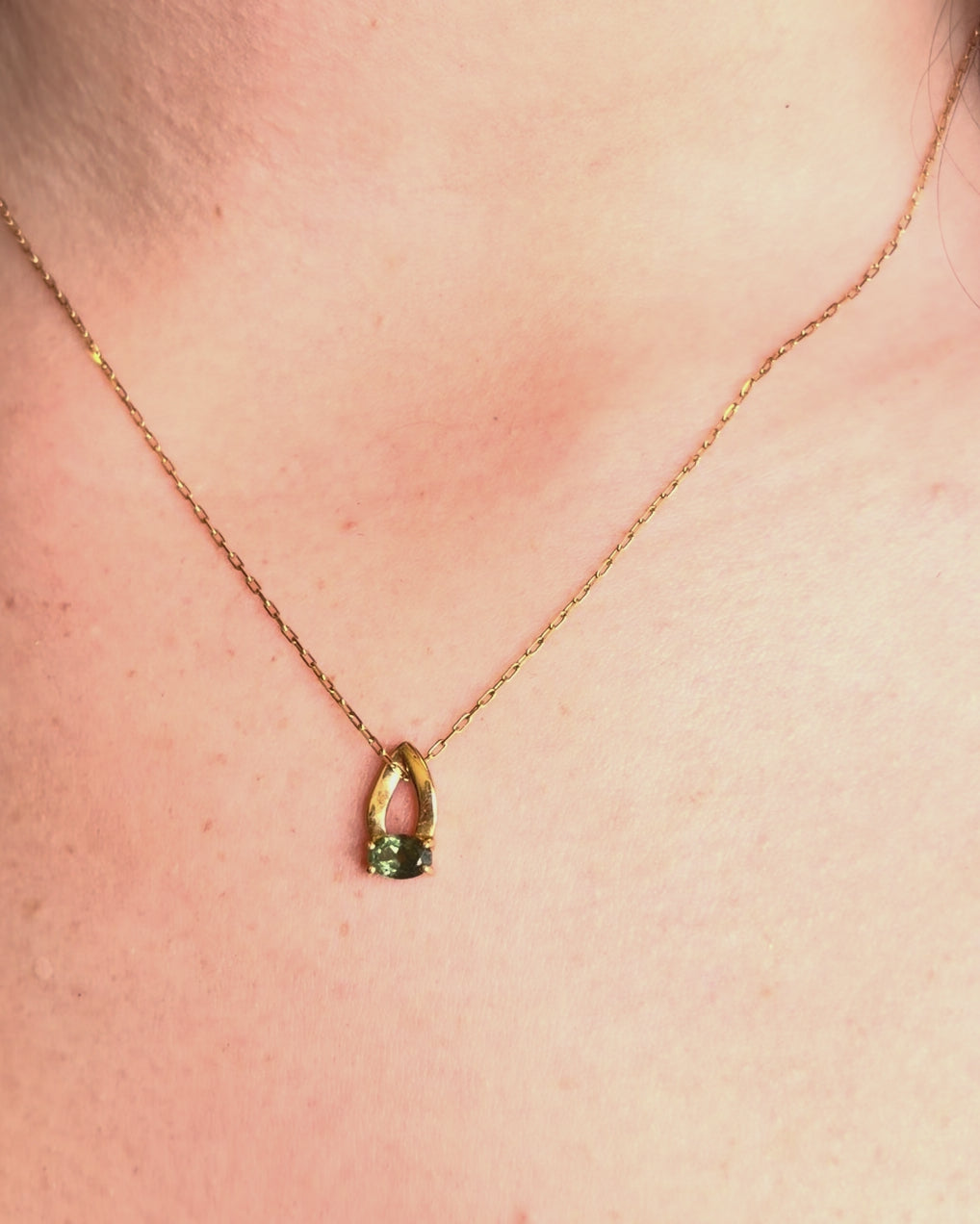 Green Sapphire Necklace 0.55 carat "Mylène"