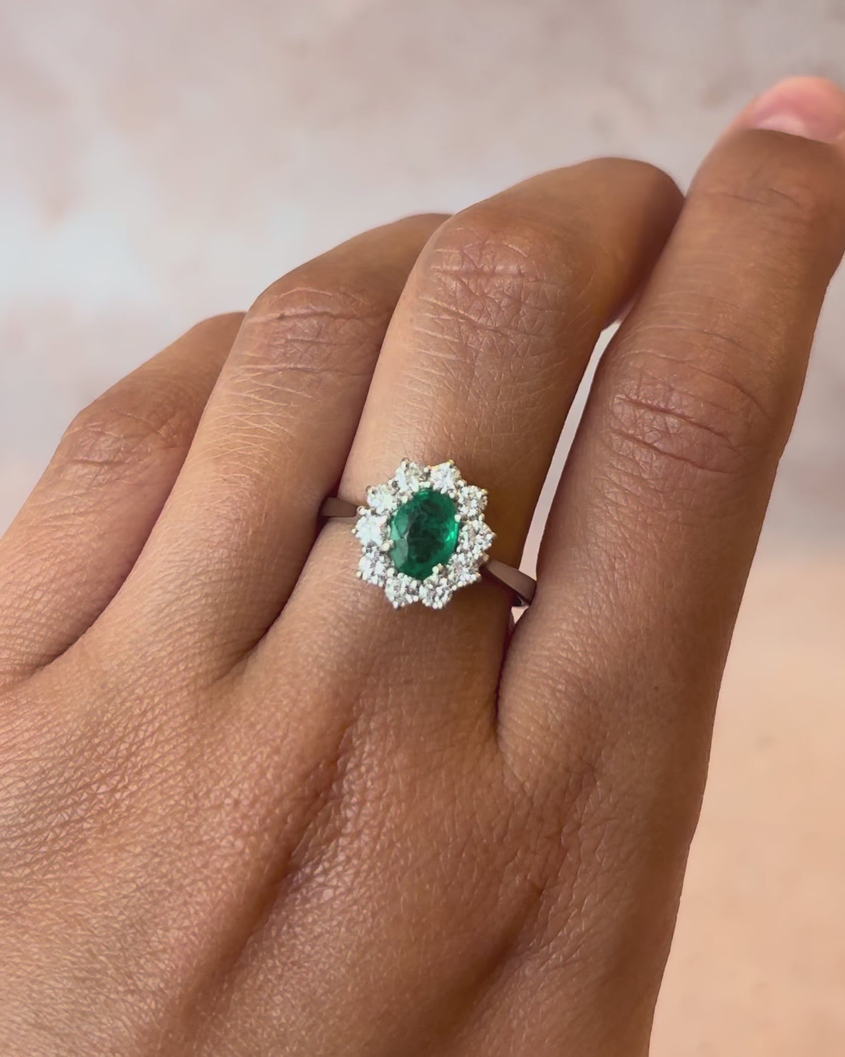 Bague Marguerite Émeraude 0.73 carat &amp; Diamants 0.60 carat "Georgia"
