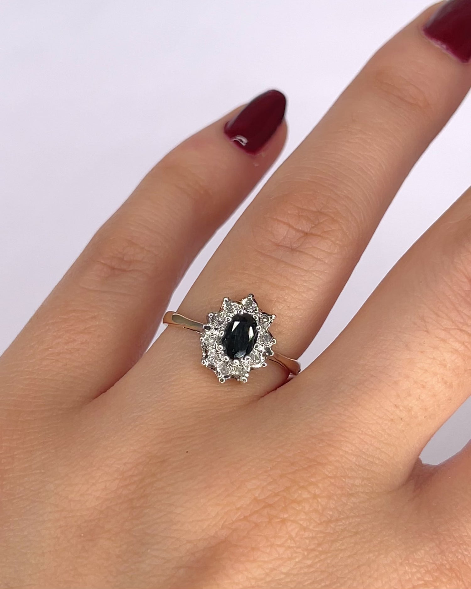 Marguerite Ring Sapphire 0.75 Carat &amp; Diamonds "Sandra"