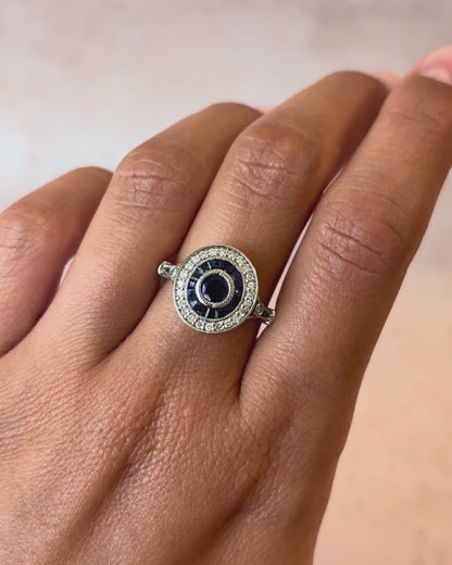 Anillo estilo Art Déco con zafiro de Ceilán de 0,67 quilates y diamantes de 0,22 quilates "Manuela"