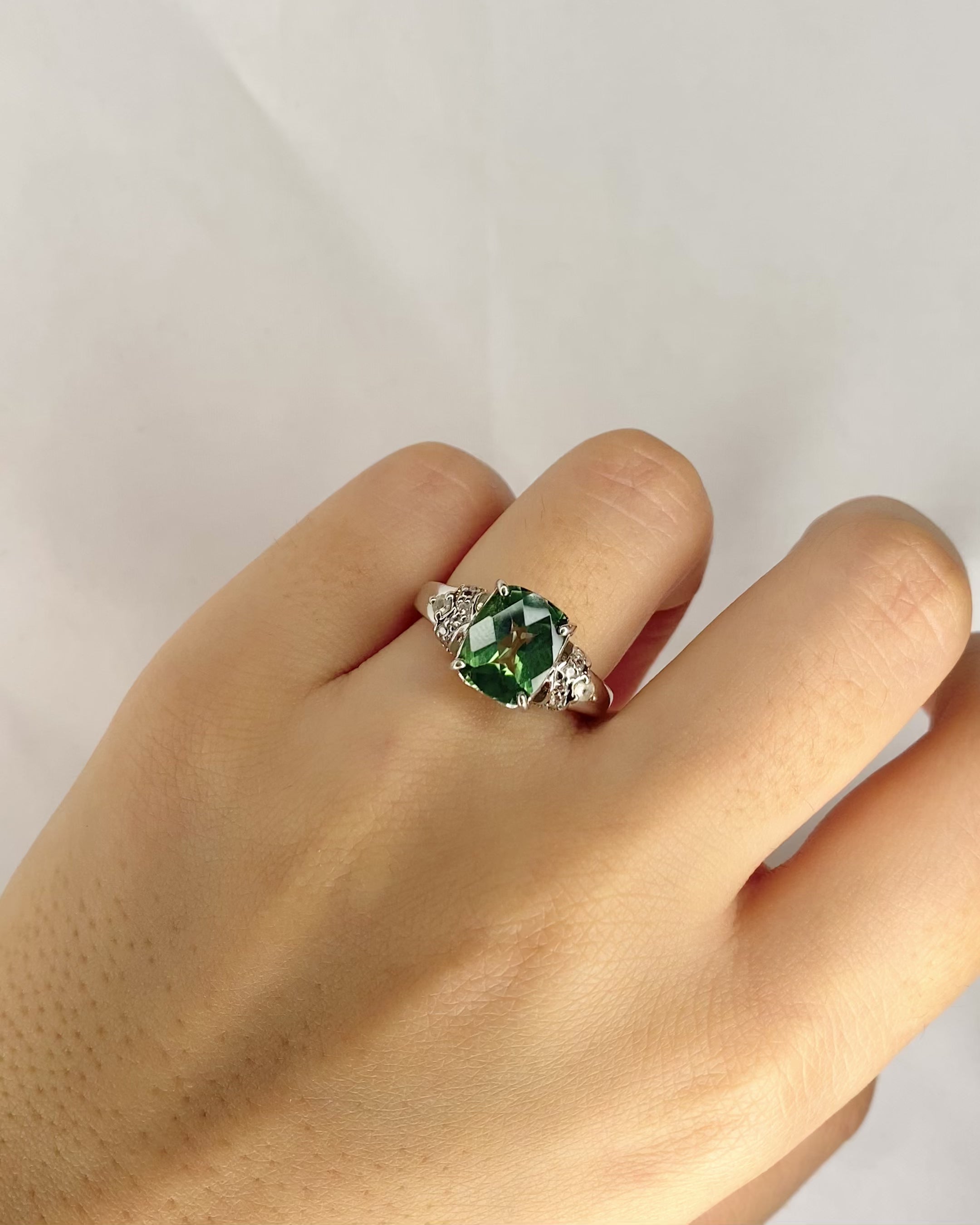 Bague Trilogie Topaze Verte 3.67 carats &amp; 14 Topazes Blanches "Miranda"