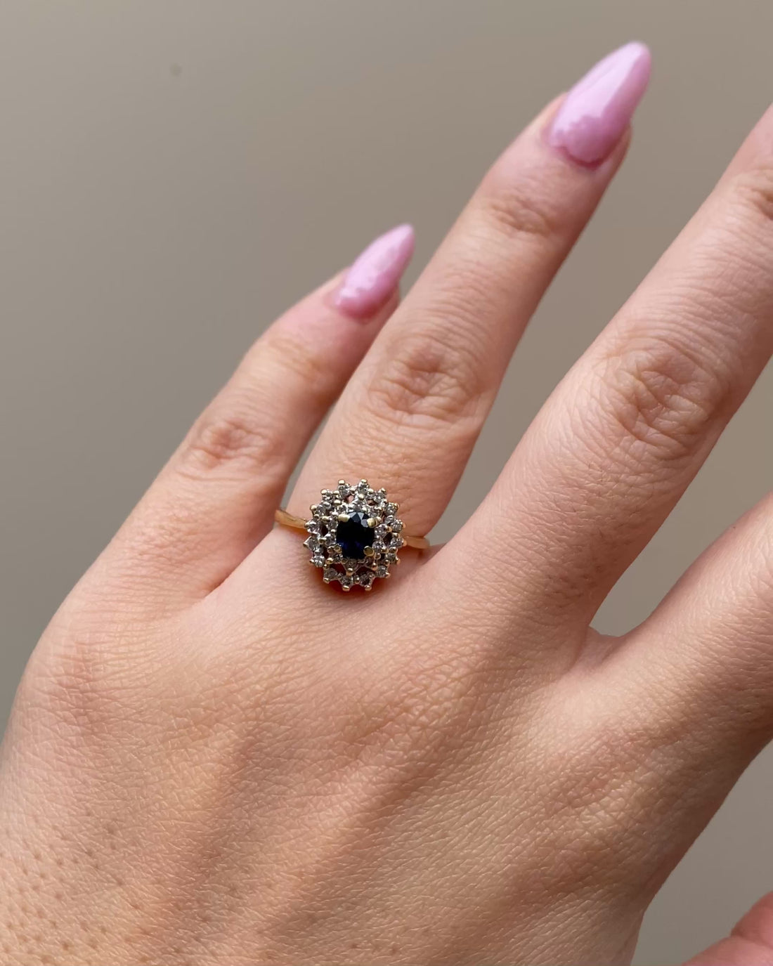 Bague Marguerite Saphir 0.54 carat &amp; 26 Diamants &quot;Georgina&quot;