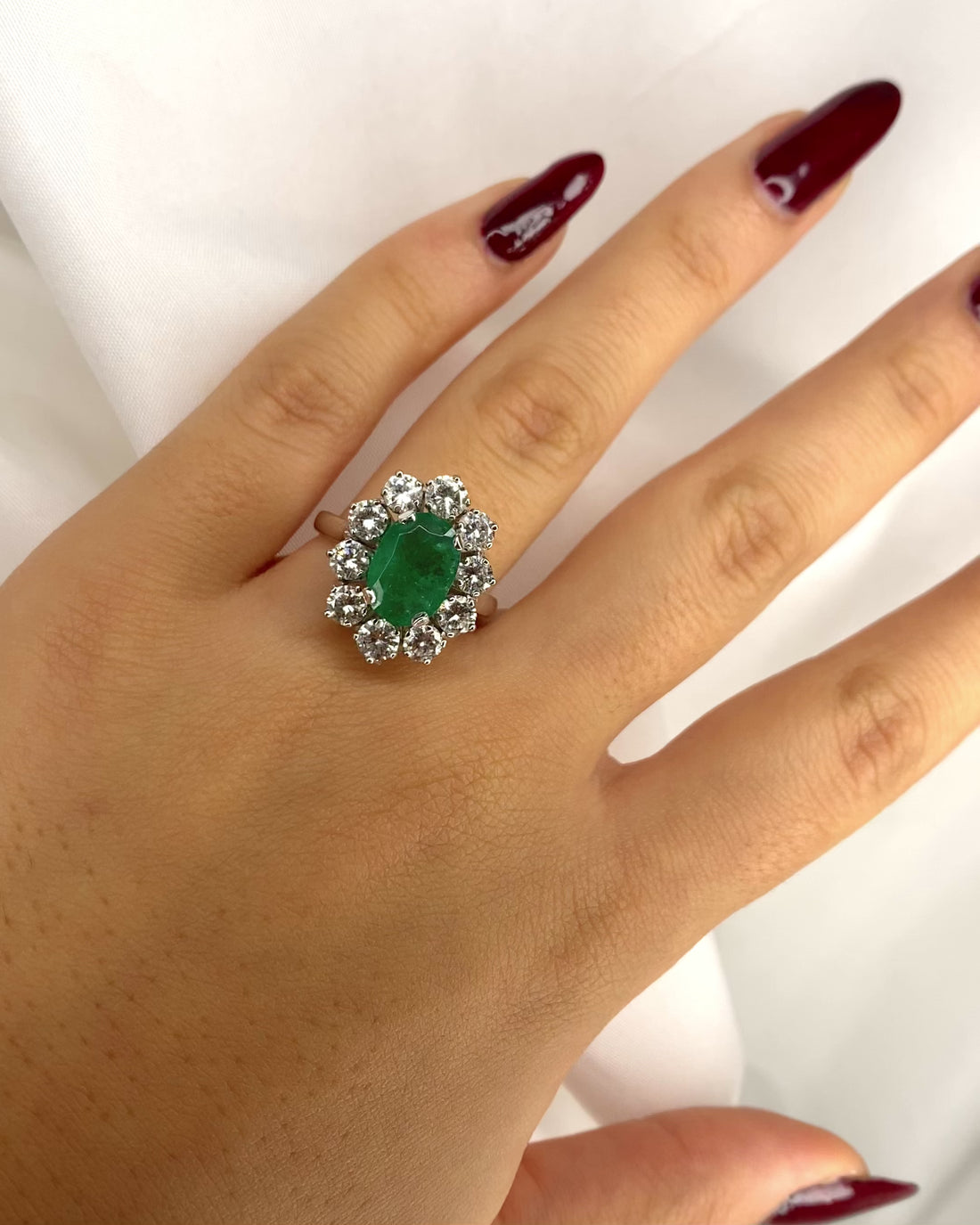 Bague Marguerite Émeraude 2.50 carats &amp; Diamants 2.50 carats &quot;Simone&quot;